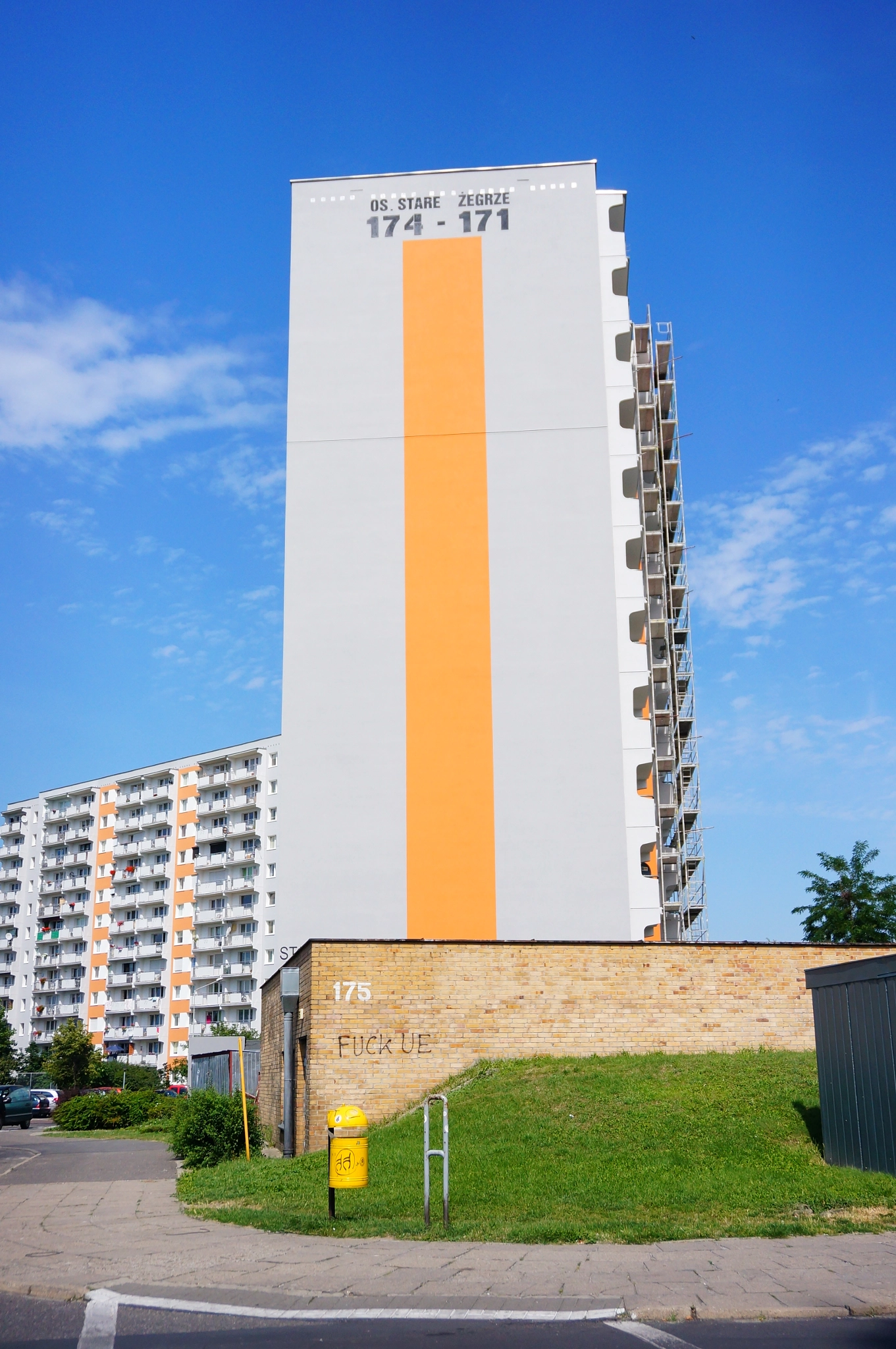 Sony E 18-50mm F4-5.6 sample photo. Apartment block photography