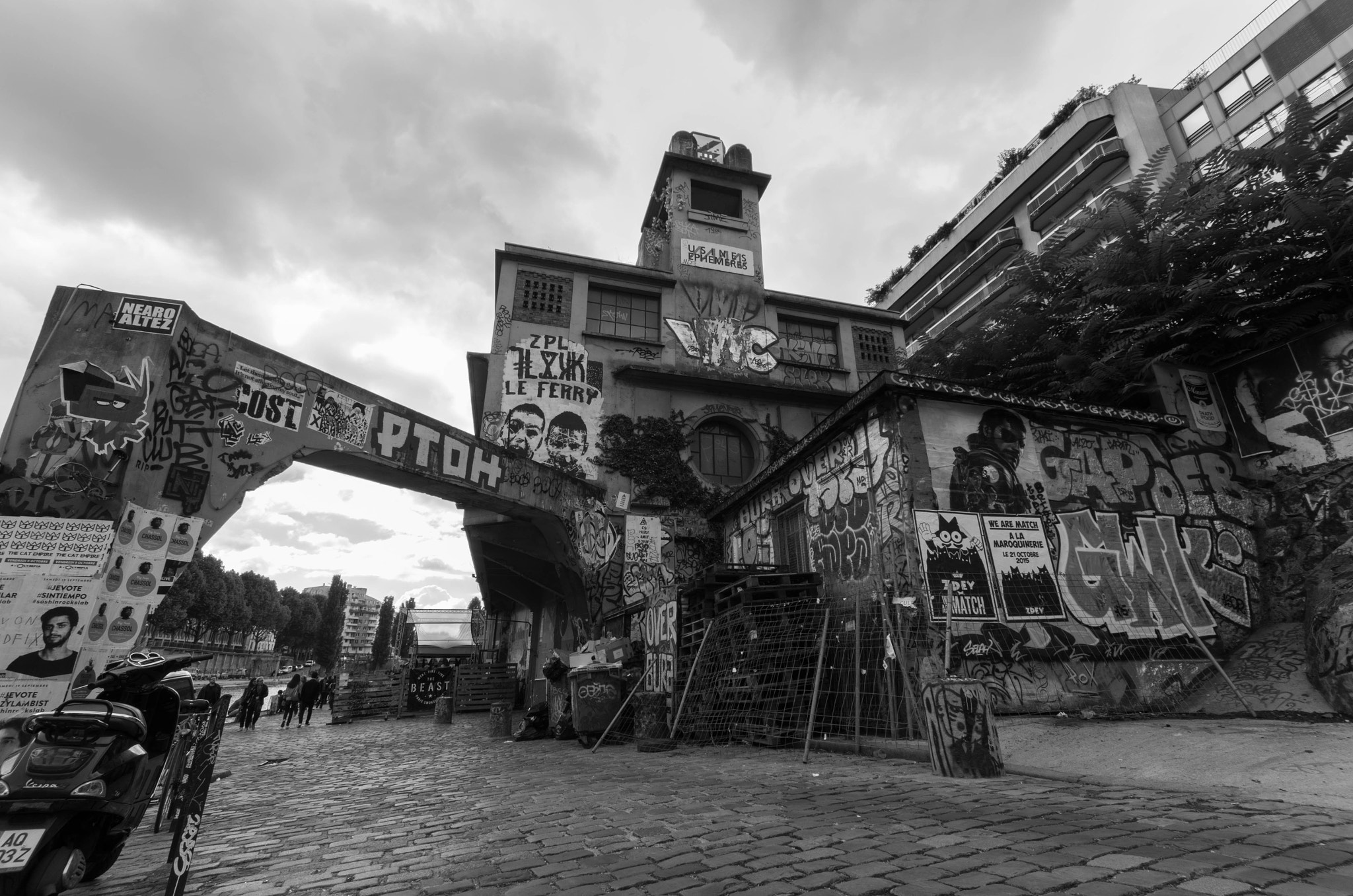 Sigma AF 10-20mm F4-5.6 EX DC sample photo. Paris firemen canal saint martin.jpg photography