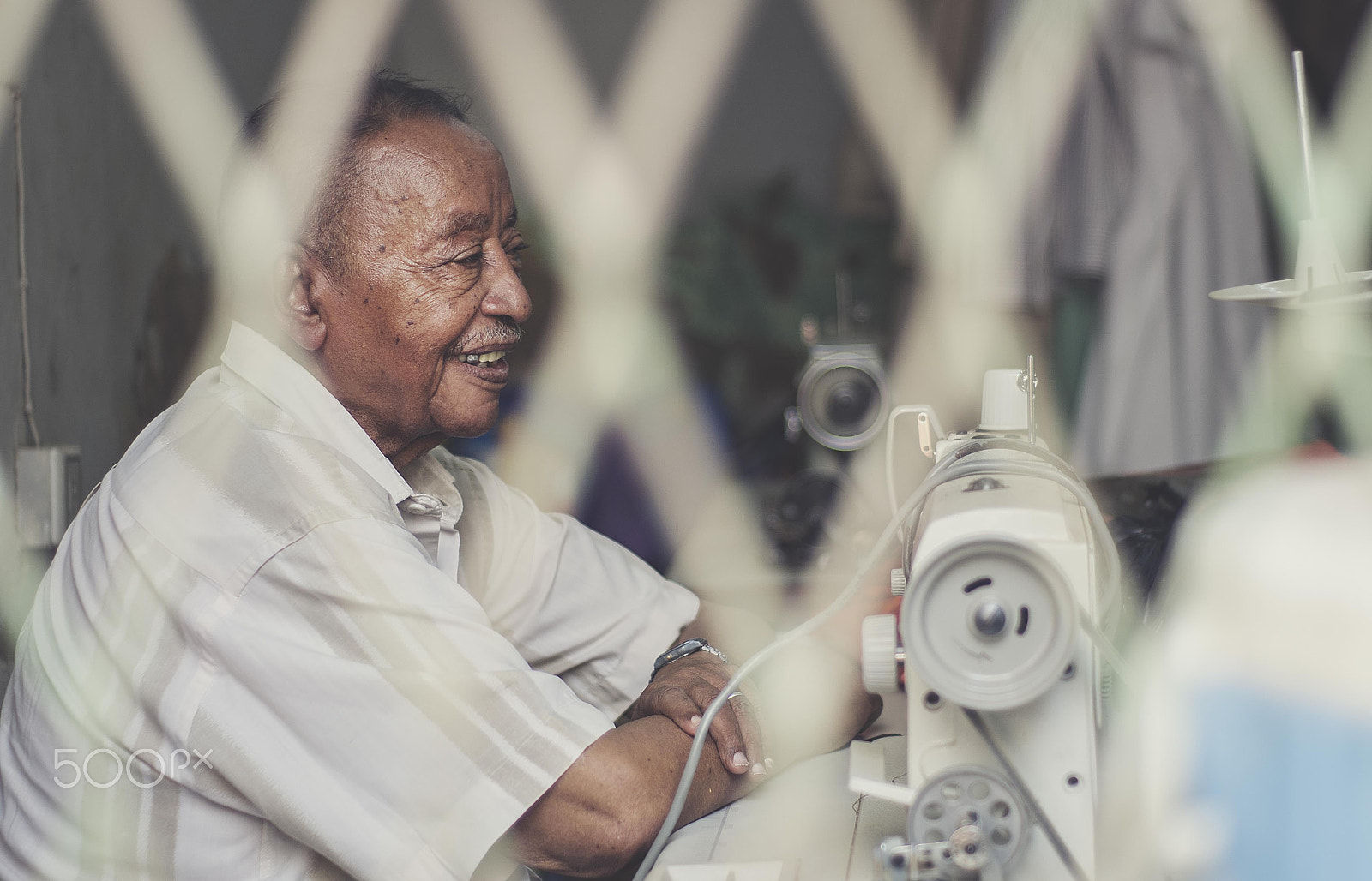 Pentax K-5 + smc PENTAX-F 50mm F1.7 sample photo. The old tailor photography