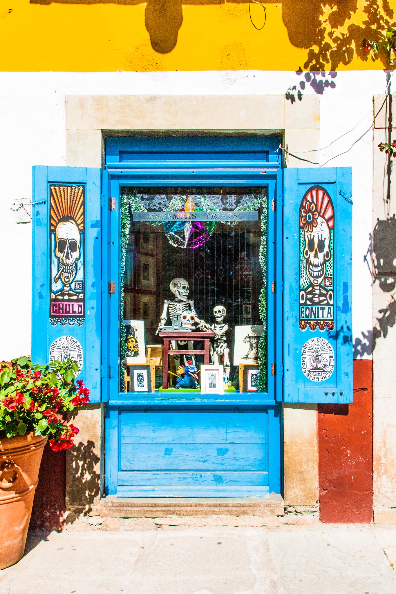 Sigma 18-200mm f/3.5-6.3 DC OS sample photo. Colors of guanajuato: yellow, blue, and bone photography