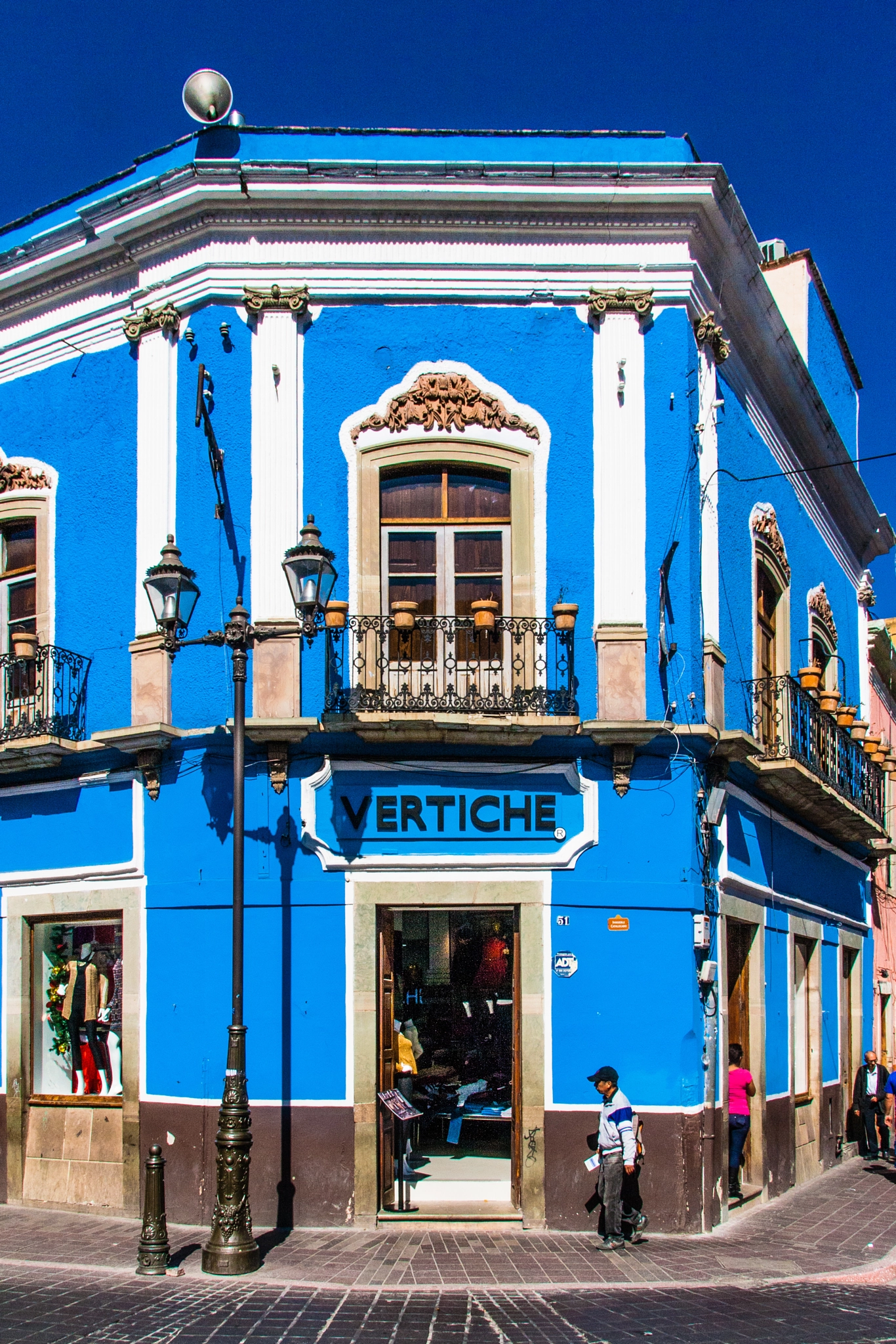 Sigma 18-200mm f/3.5-6.3 DC OS sample photo. Colors of guanajuato: blue photography