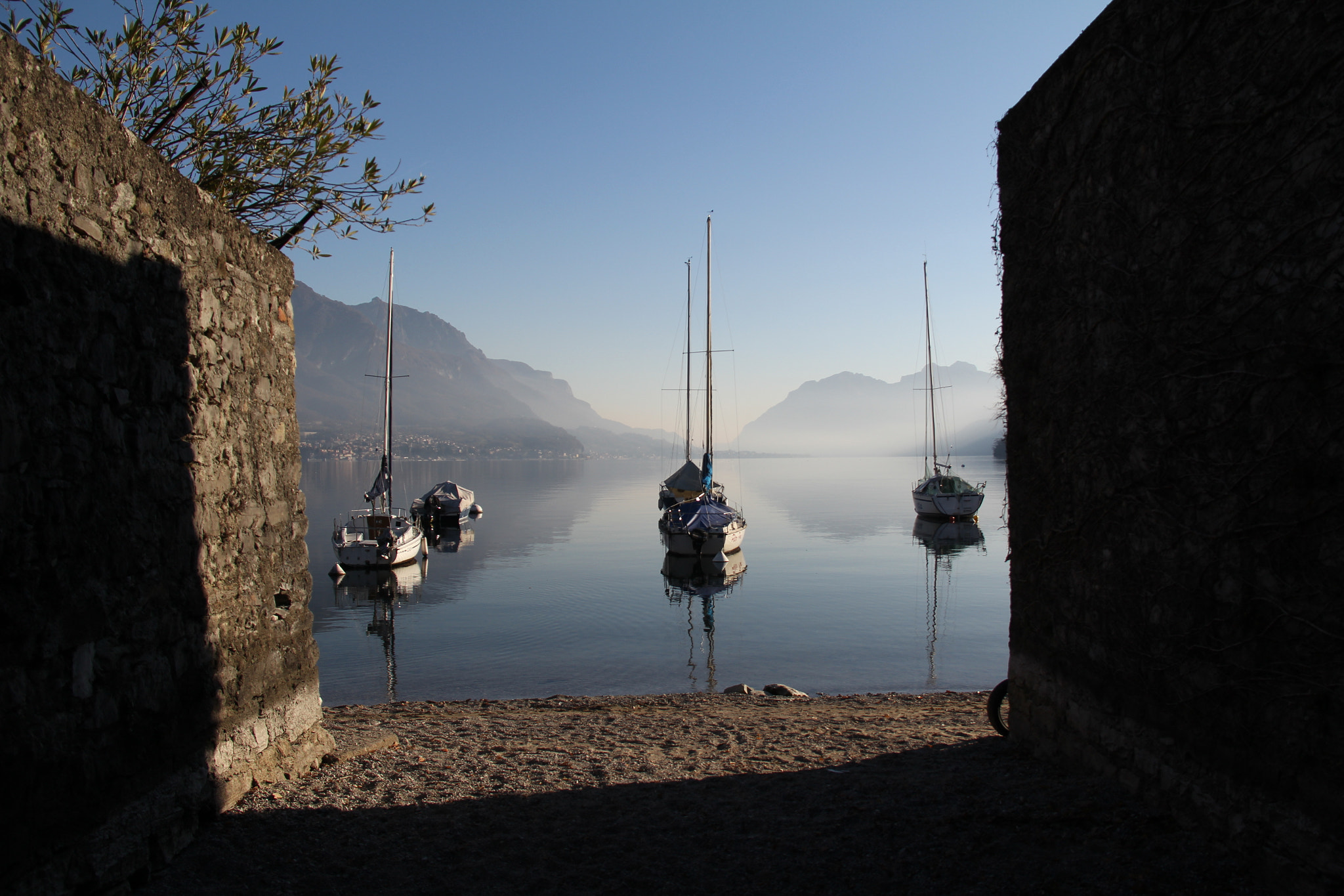 Canon EF-S 18-200mm F3.5-5.6 IS sample photo. Lago magico! photography