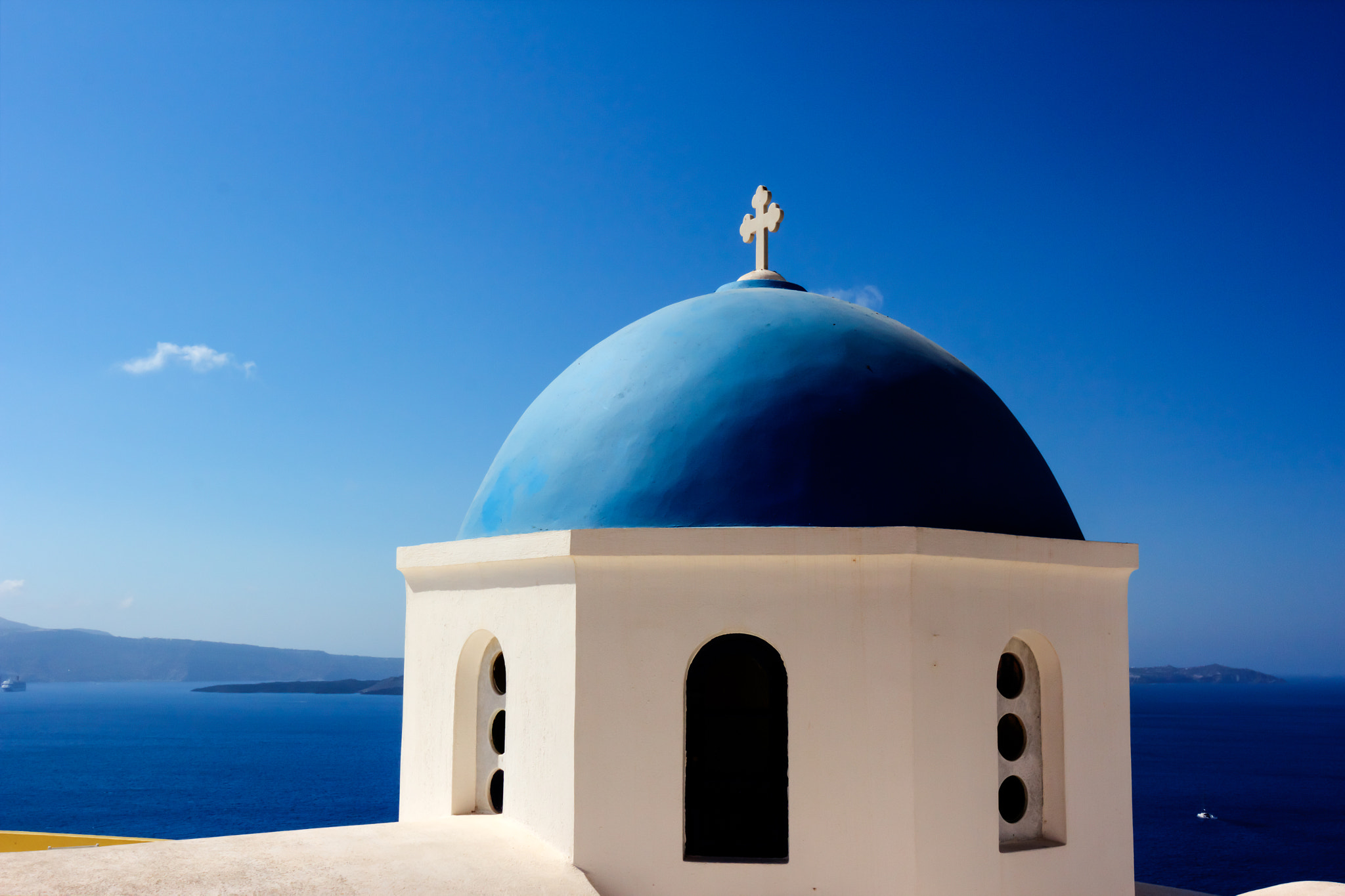 Tokina AT-X 12-28mm F4 Pro DX sample photo. Blue domed church in oia santorini photography