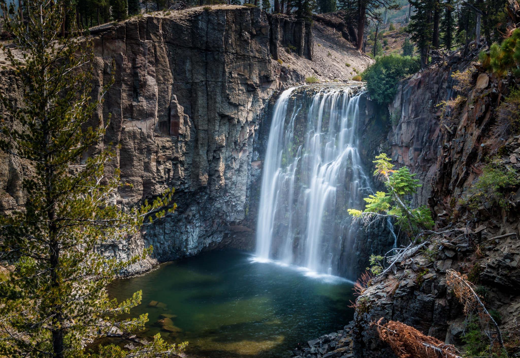 Canon EOS 100D (EOS Rebel SL1 / EOS Kiss X7) sample photo. Rainbow falls photography