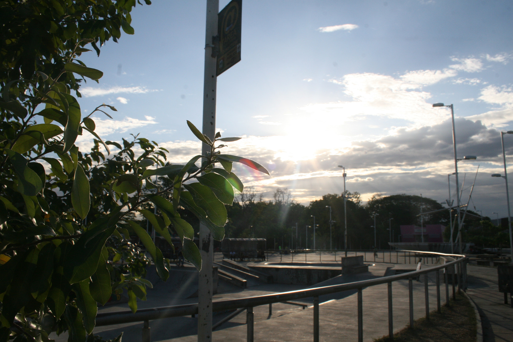 Canon EOS 30D + Canon EF-S 18-55mm F3.5-5.6 sample photo. Skatepark photography