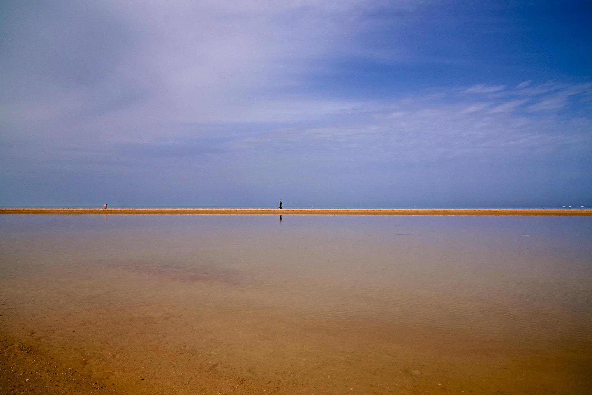 Sony a6000 + Sony Vario-Tessar T* E 16-70mm F4 ZA OSS sample photo. Beach photography