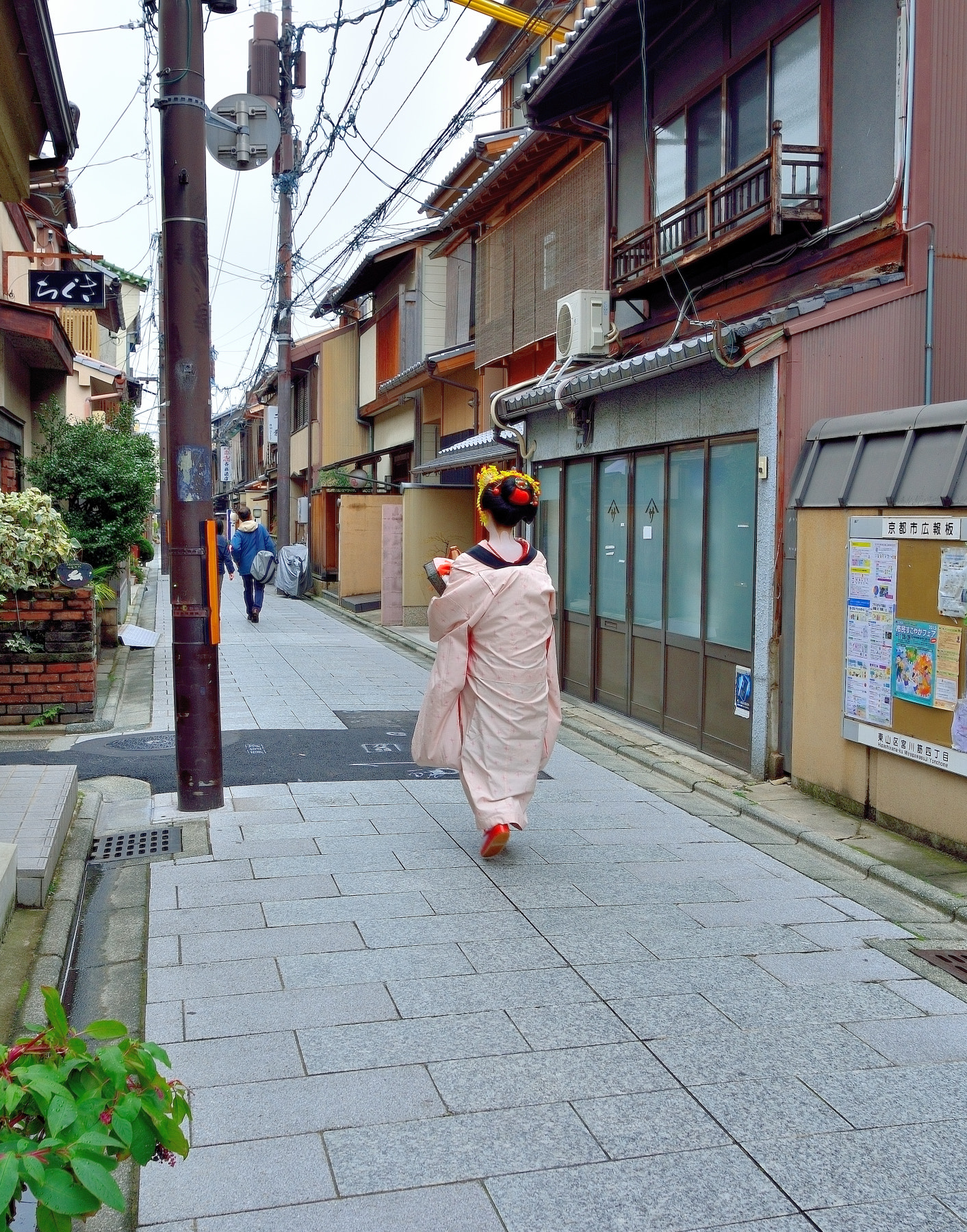Sigma 24mm F1.8 EX DG Aspherical Macro sample photo. Beautiful genuine from behind of maiko kyoto photography