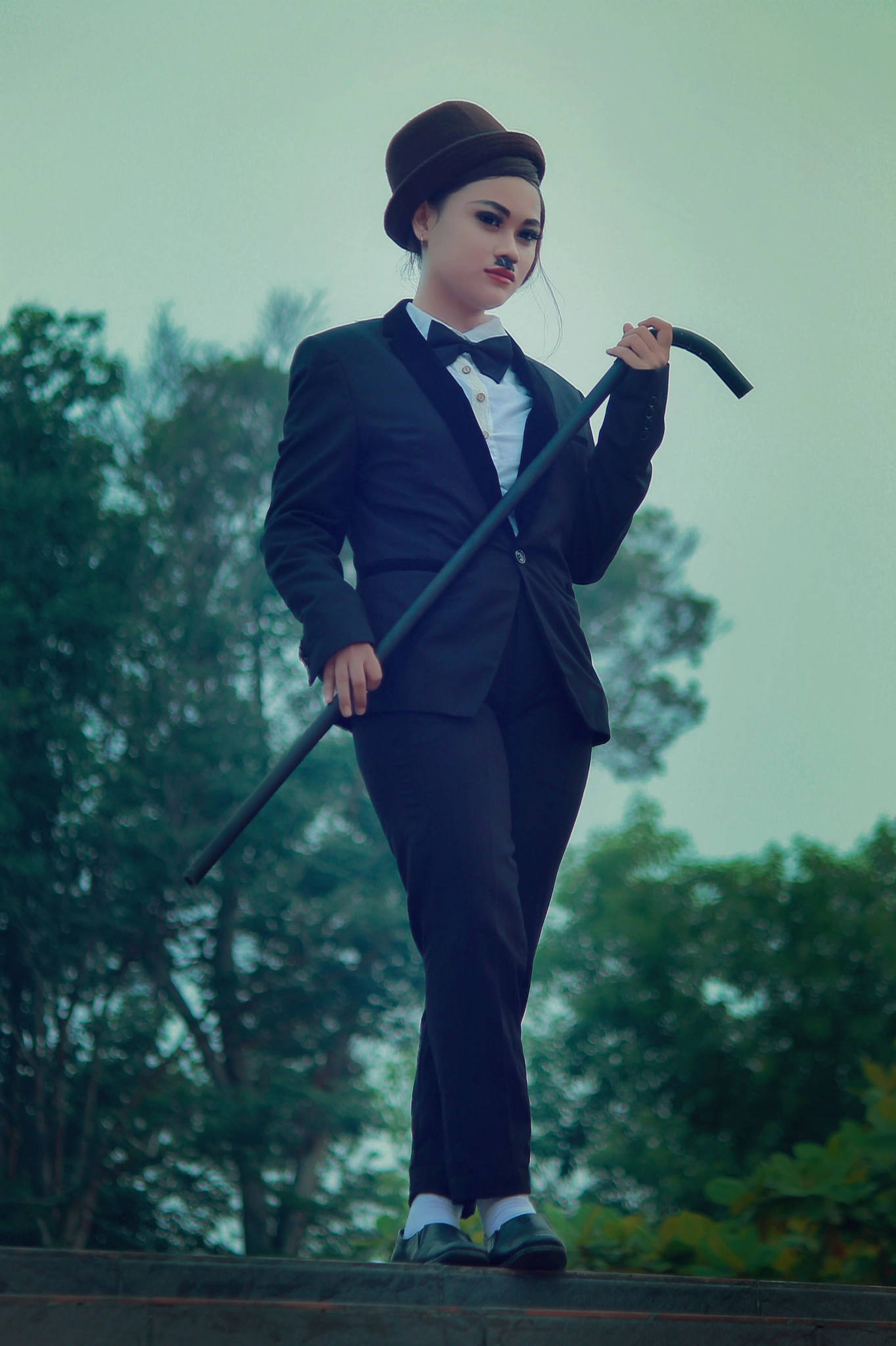 Canon EOS 1100D (EOS Rebel T3 / EOS Kiss X50) sample photo. Chaplin girl pose photography