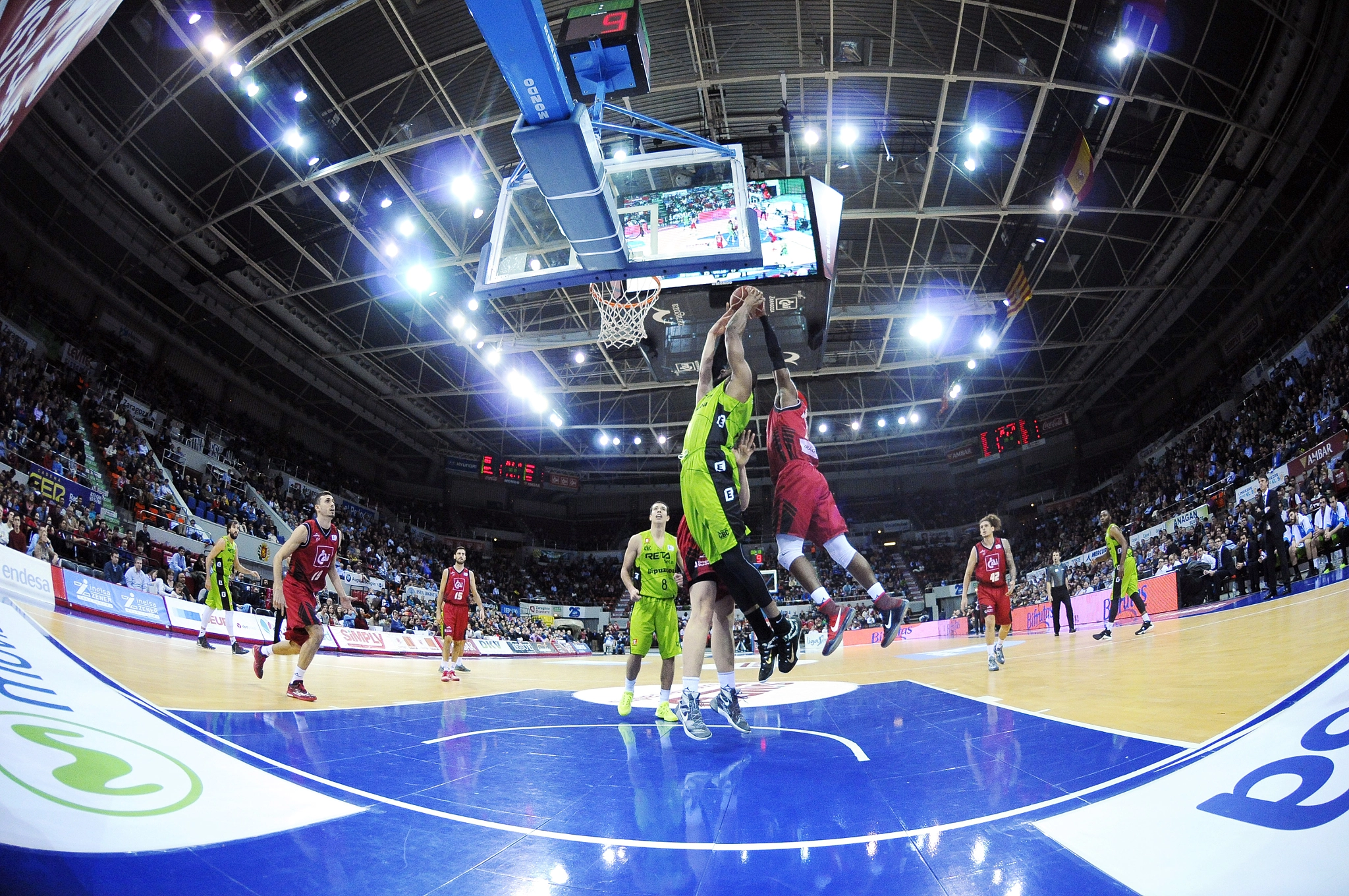 Nikon AF DX Fisheye-Nikkor 10.5mm F2.8G ED sample photo. Cai vs gipuzkoa basket photography