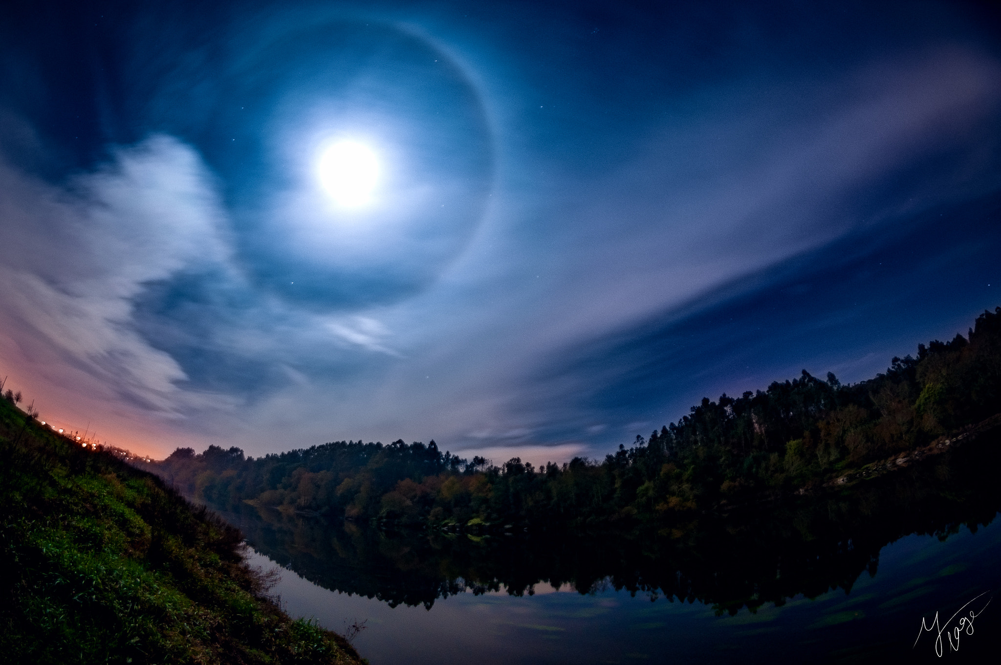 Nikon D90 + Samyang 8mm F3.5 Aspherical IF MC Fisheye sample photo. Full christmas moon. photography