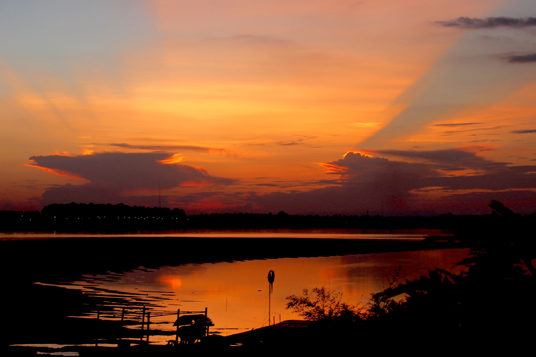 Canon EF 35mm F2 sample photo. Mekong sun set photography