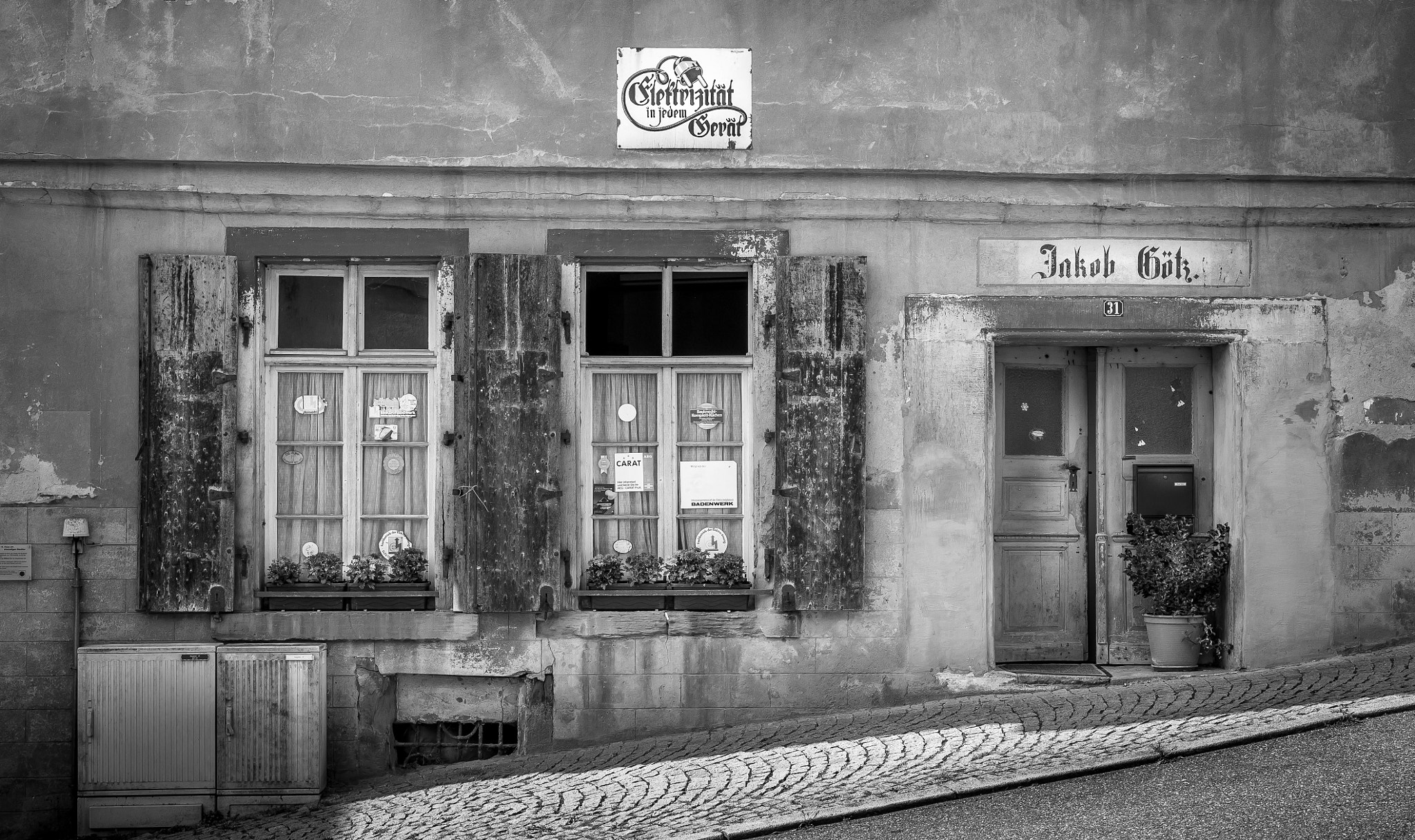 E 50mm F2 sample photo. Elektrizität photography
