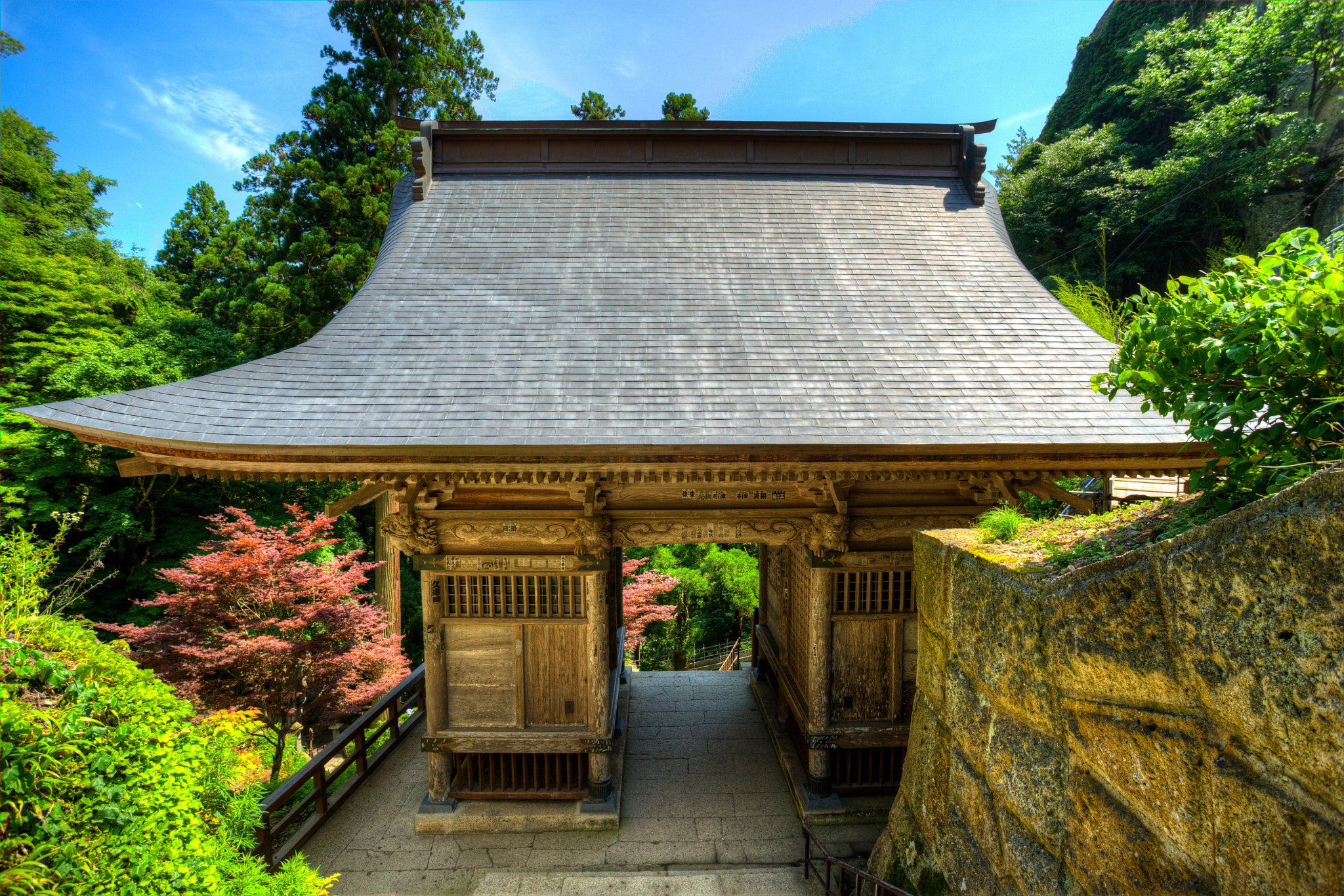 Sony a7 + Canon EF 17-40mm F4L USM sample photo. An entrance to the mountain. photography