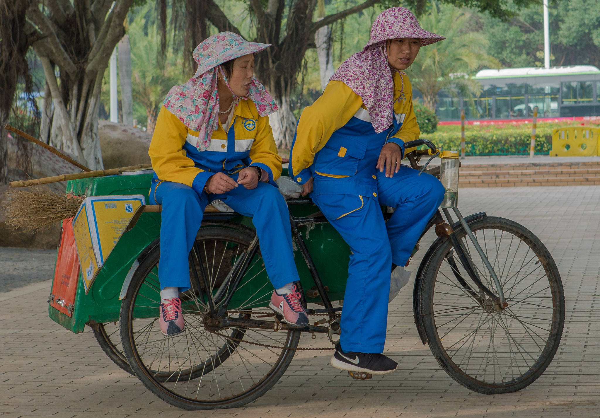 Sony a7R II + Canon EF 24-70mm F2.8L USM sample photo. Street cleaning ladies- xiamen photography