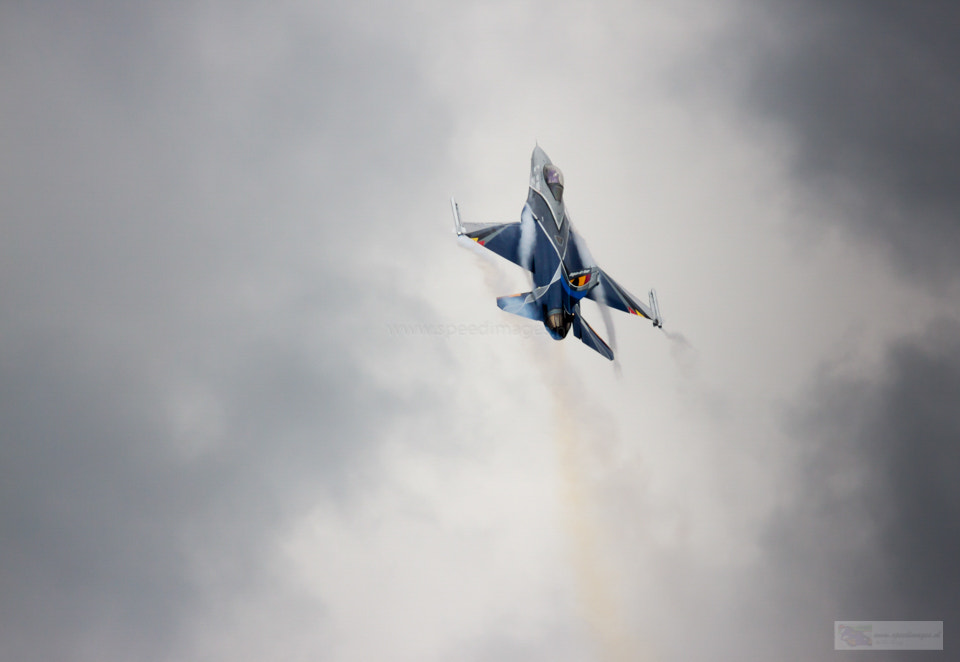 Canon EOS 50D + Canon EF 200mm F2.8L II USM sample photo. Grat surrounded by clouds photography