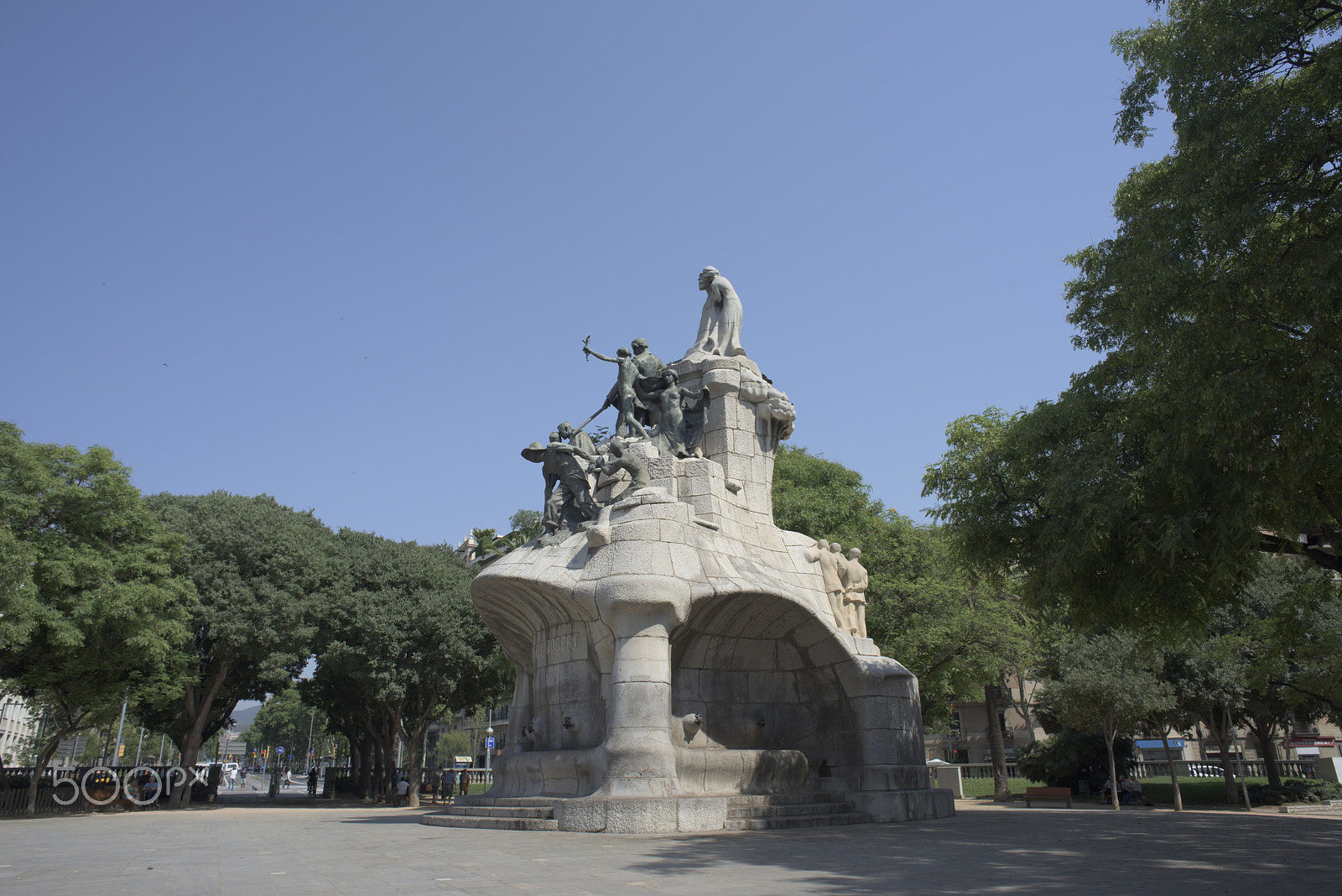 Nikon D810 + Nikon AF Nikkor 24mm F2.8D sample photo. Placa de tetuan, barcelona, spain. photography