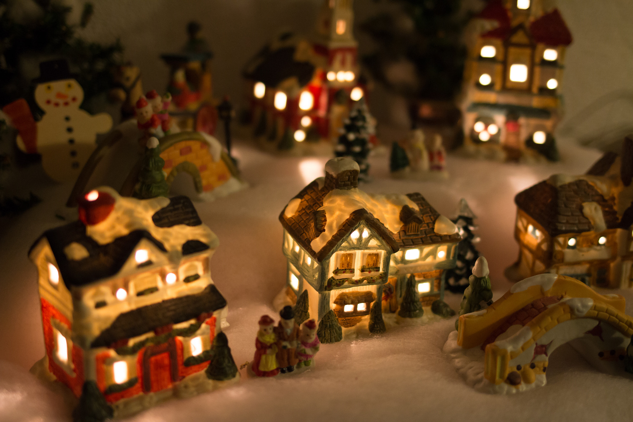 Canon EF 35mm F2 IS USM sample photo. Christmas village photography