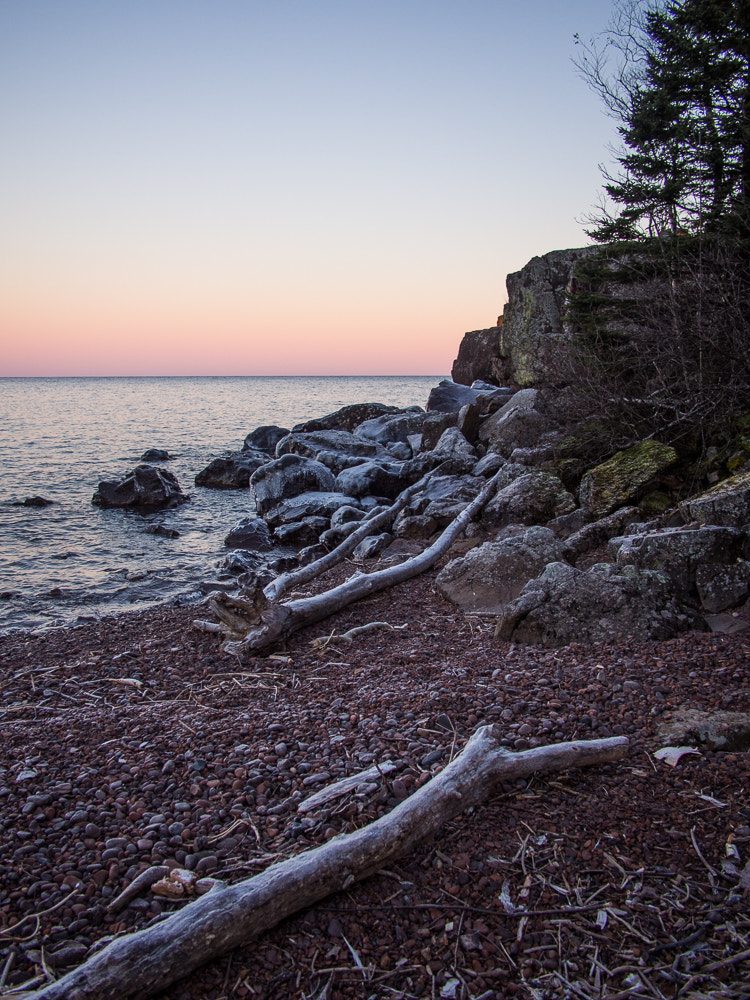 Olympus PEN E-PL5 + Panasonic Lumix G 14mm F2.5 ASPH sample photo. Lake superior sunset photography