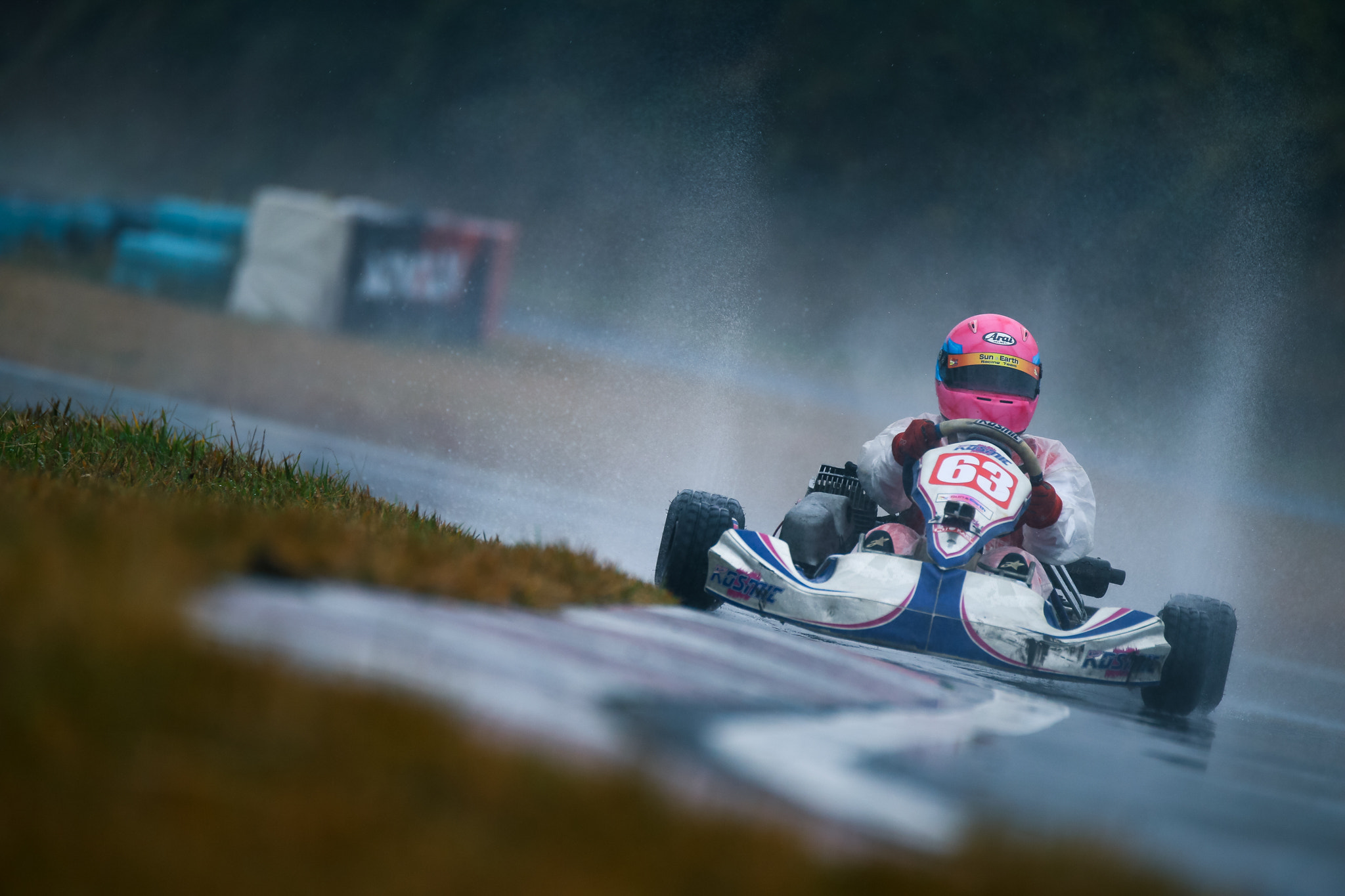 Canon EF 70-200mm F2.8L USM sample photo. Into the corner on wet photography