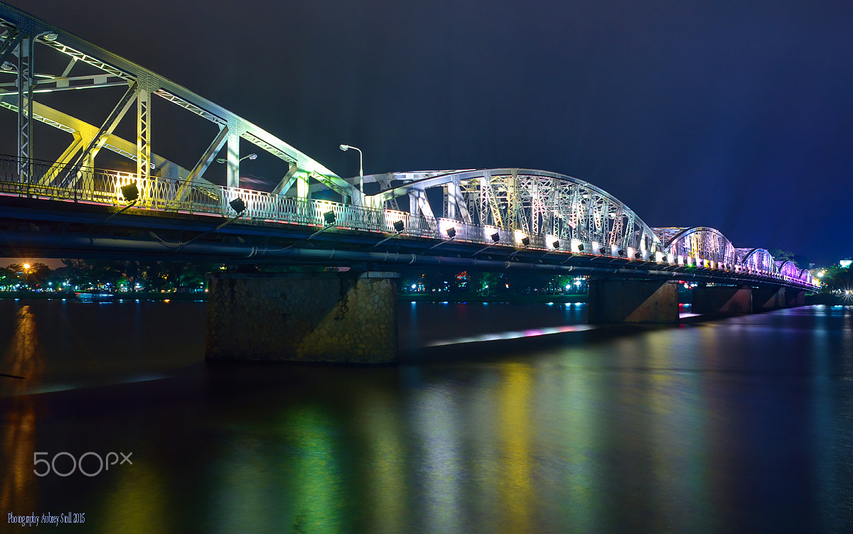 Nikon D7100 + Nikon AF Nikkor 24mm F2.8D sample photo. The trang tien bridge photography