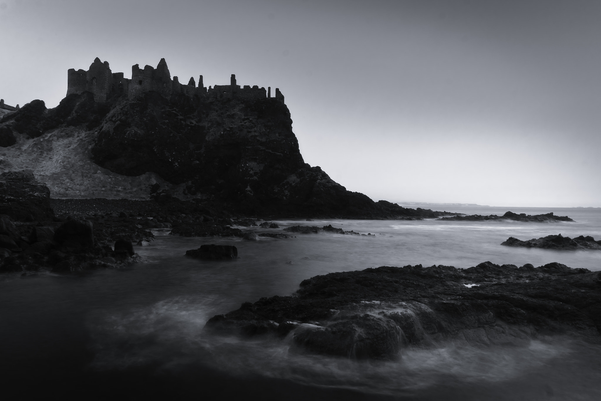 Samsung NX1000 + Samsung NX 16mm F2.4 Pancake sample photo. Dunluce castle photography