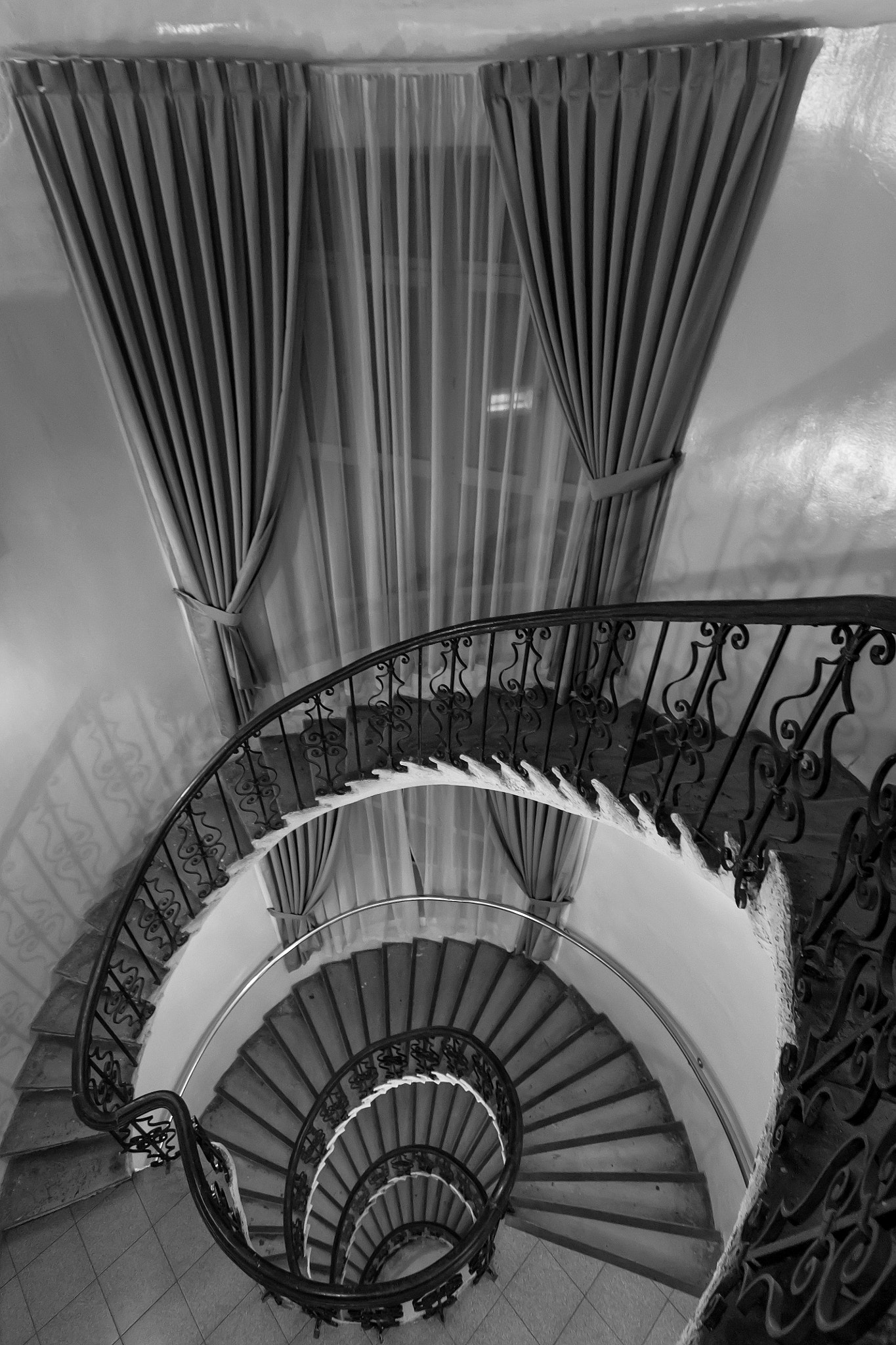 Sigma 10-20mm F3.5 EX DC HSM sample photo. A beautiful staircase in moscow photography