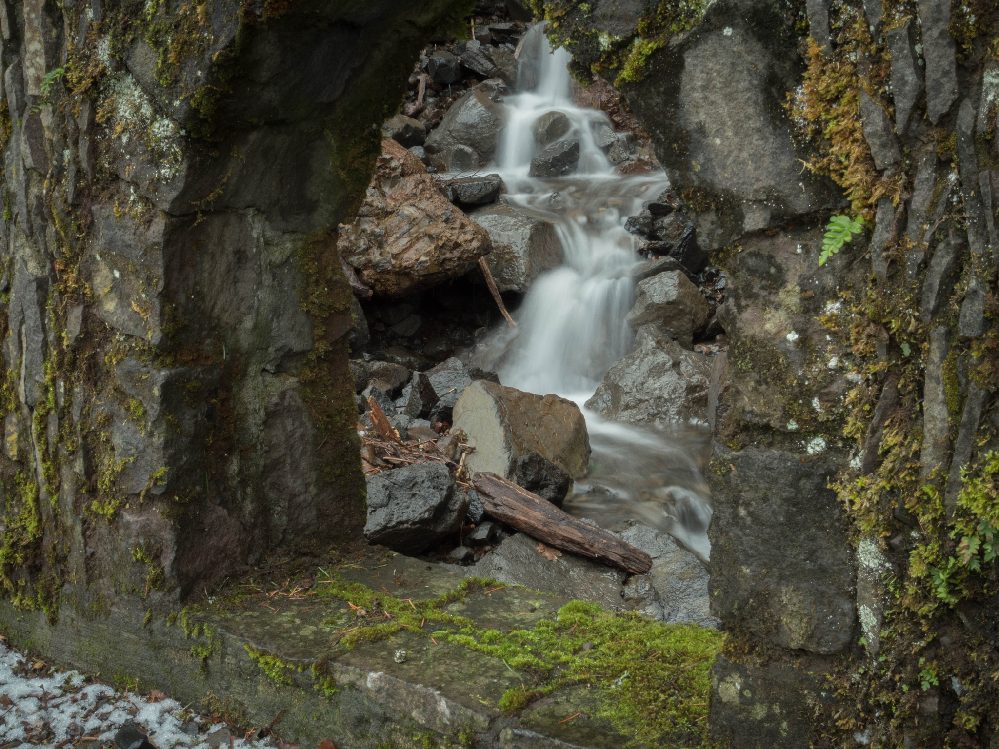 Panasonic Lumix DMC-GX8 sample photo. Look through falls photography