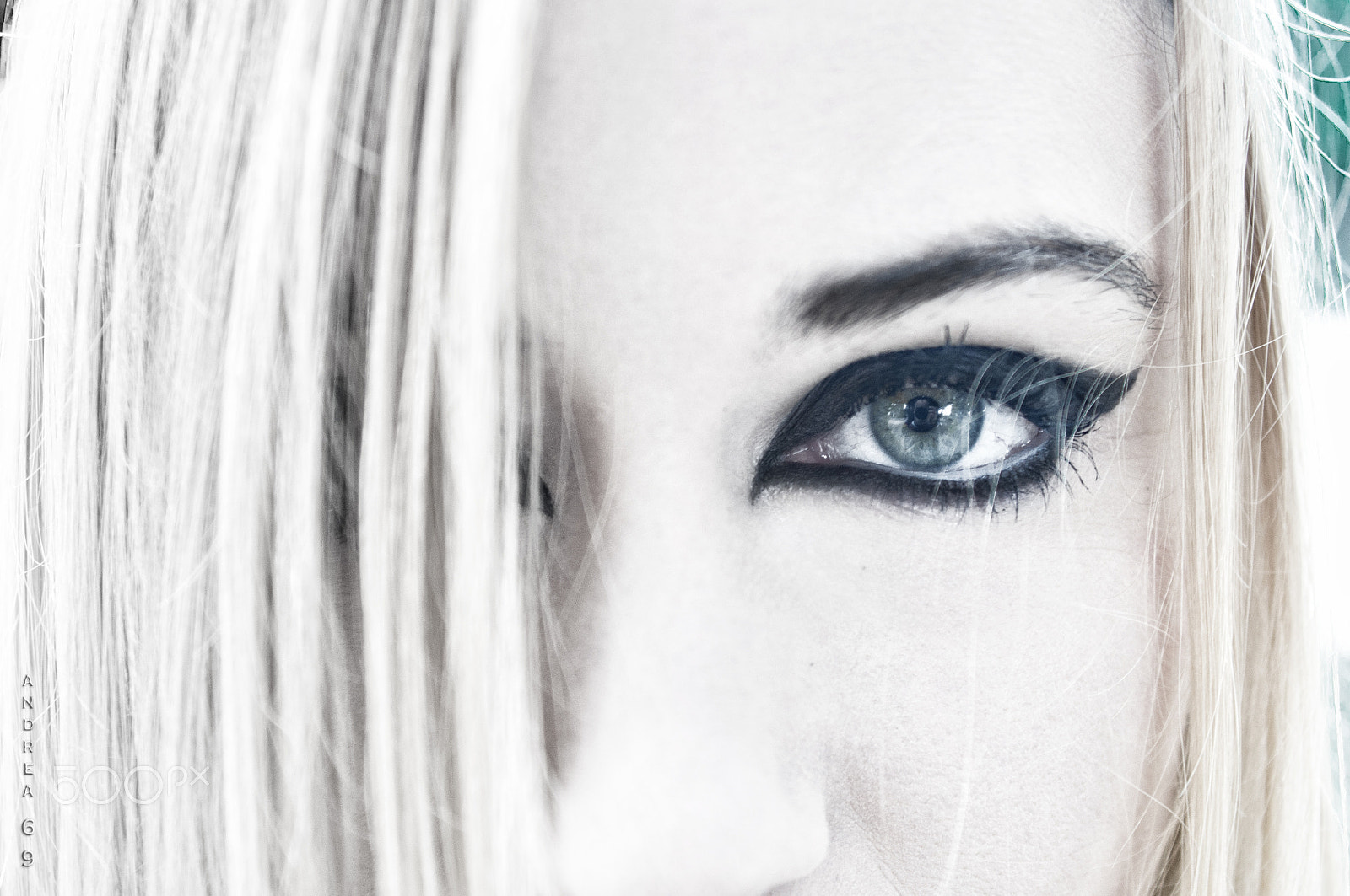 AF Zoom-Nikkor 35-135mm f/3.5-4.5 N sample photo. Ice eyes witch photography