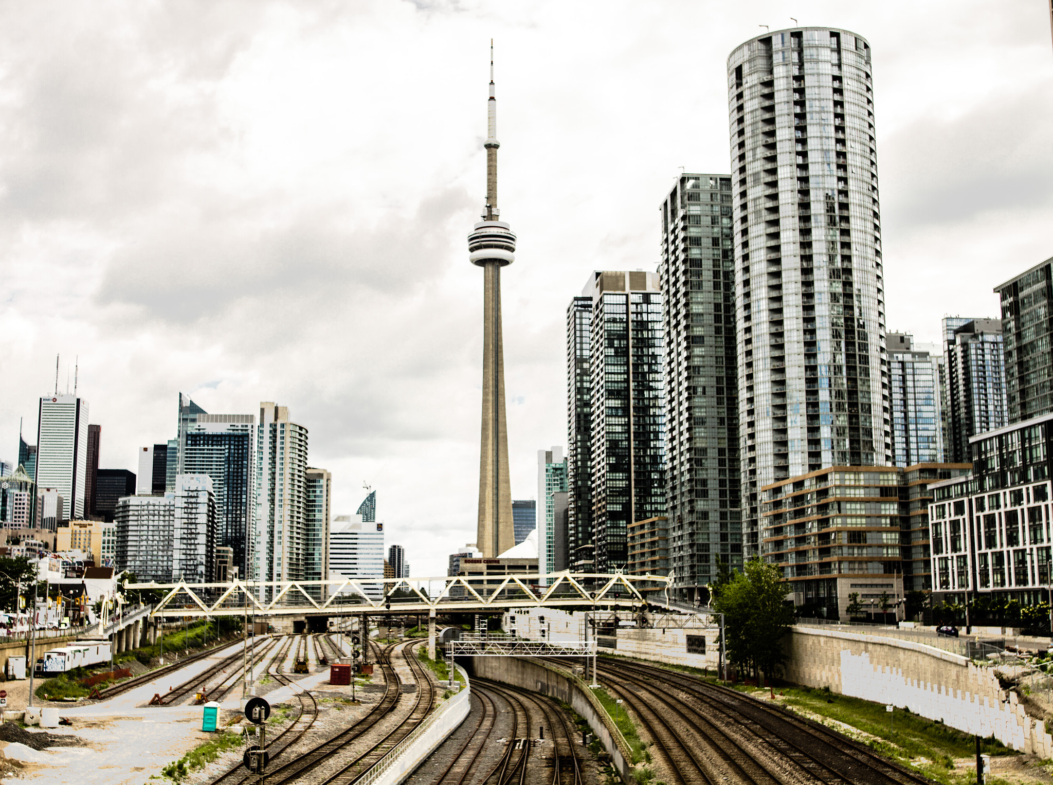 Sigma 24mm F1.4 DG HSM Art sample photo. Toronto photography