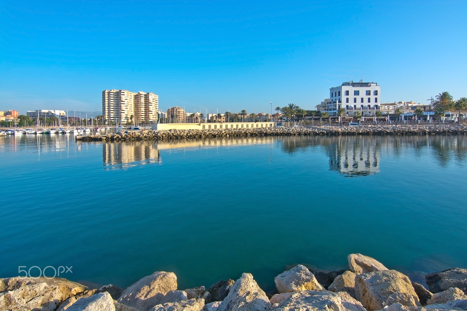 Nikon D7100 + Nikon AF Nikkor 28mm F2.8D sample photo. Boats in the portixol marina photography