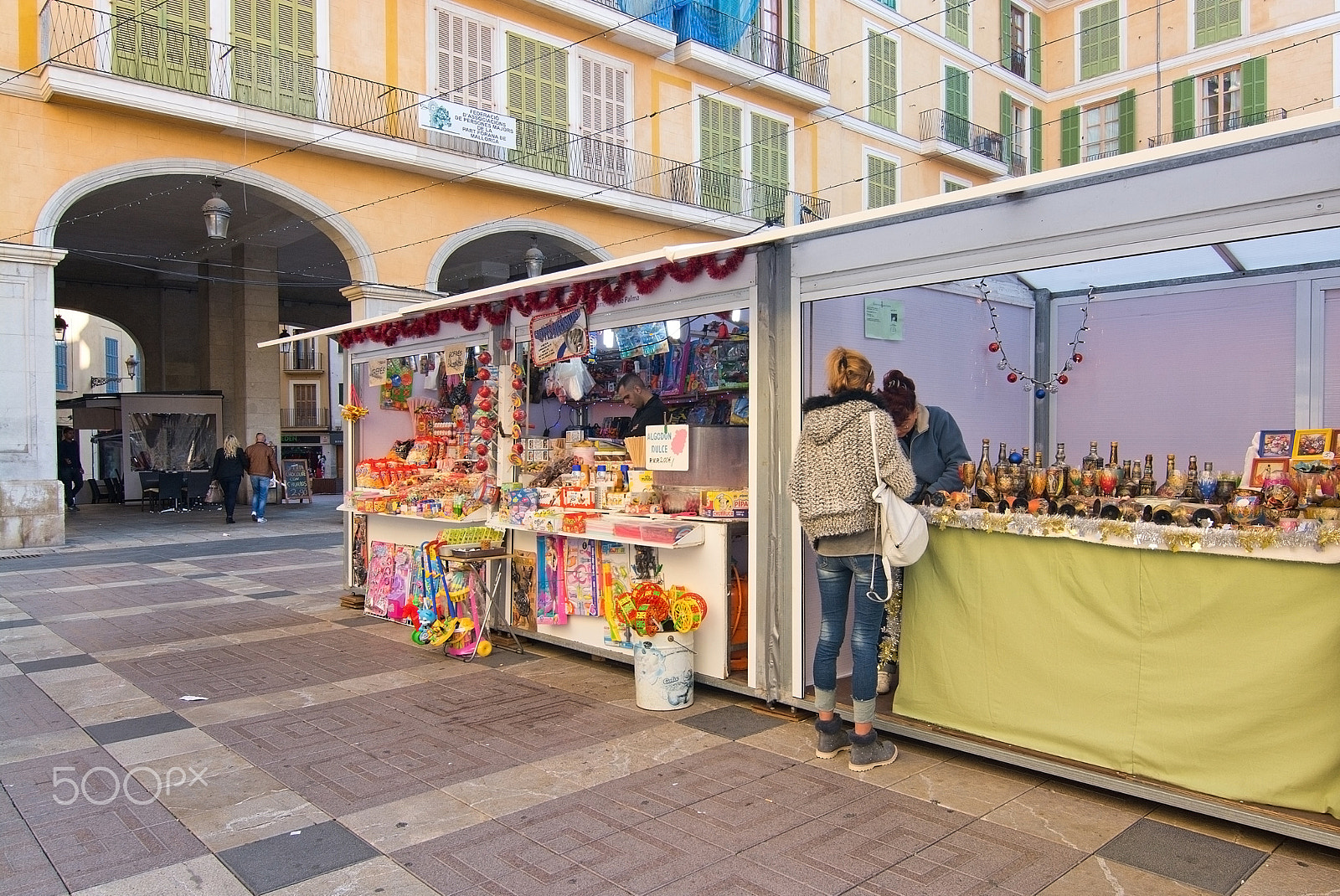 Nikon D7100 + Nikon AF-S Nikkor 28mm F1.8G sample photo. Plaza mayor christmas market booths photography