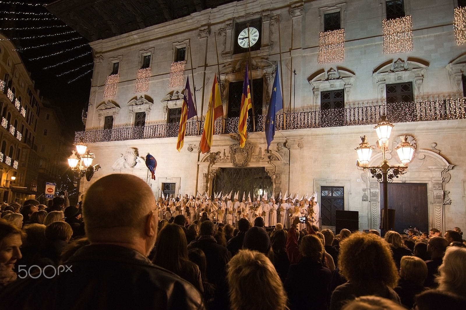 Nikon D7100 + Zeiss Milvus 35mm f/2 sample photo. Swedish lucia tradition at plaza cort photography