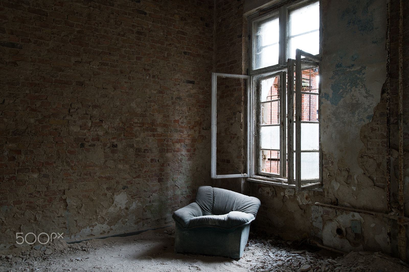 Nikon AF-S Nikkor 17-35mm F2.8D ED-IF sample photo. Urbex photography