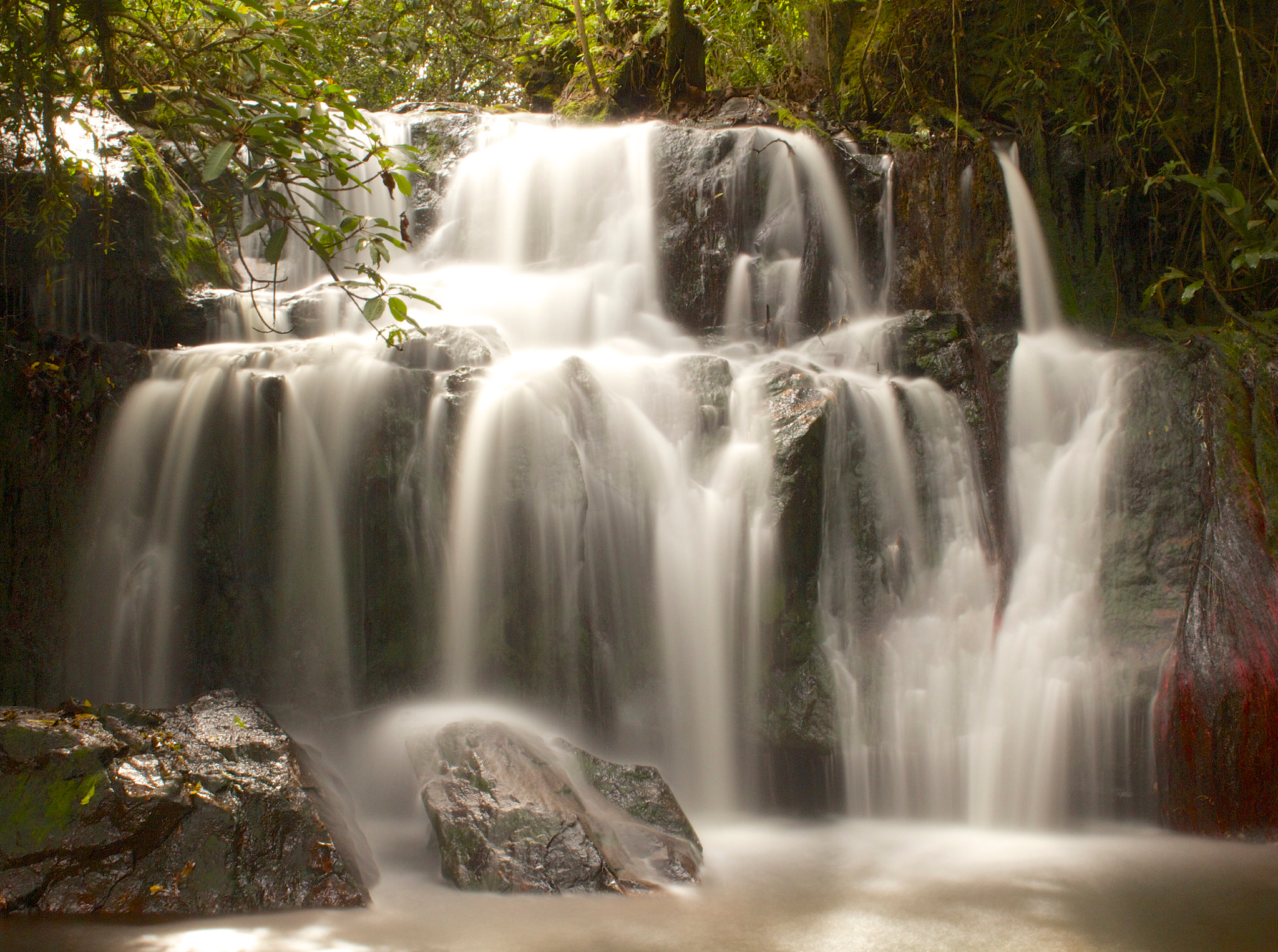 Canon EOS 700D (EOS Rebel T5i / EOS Kiss X7i) + Canon EF 24mm F2.8 IS USM sample photo. Waterfall photography