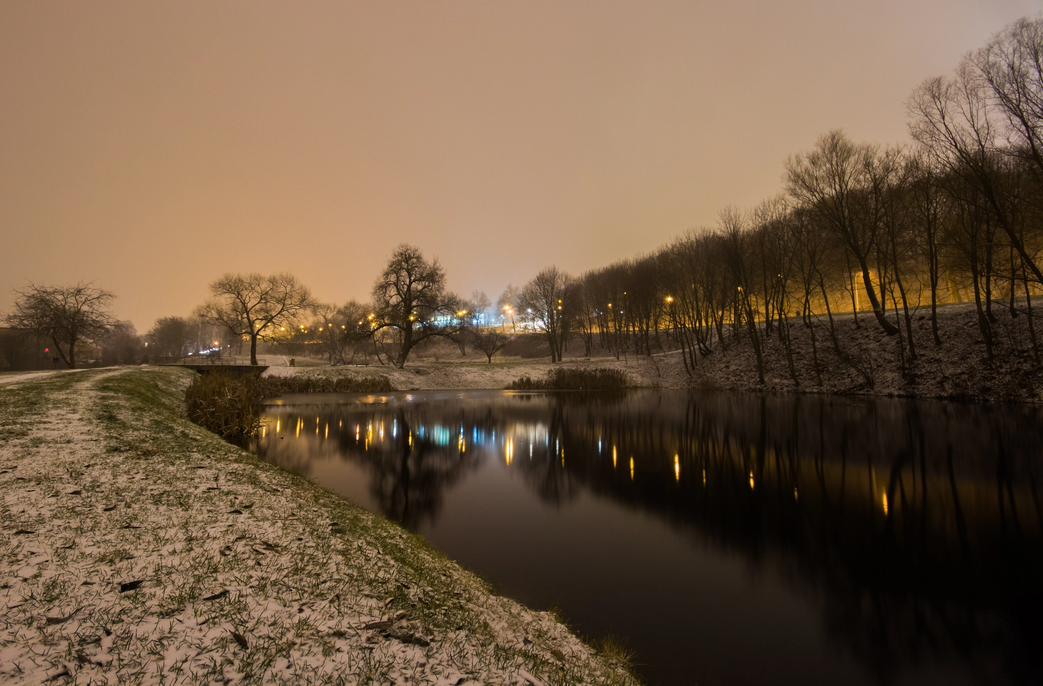 Canon EOS 650D (EOS Rebel T4i / EOS Kiss X6i) sample photo. Snowy vilnius night photography