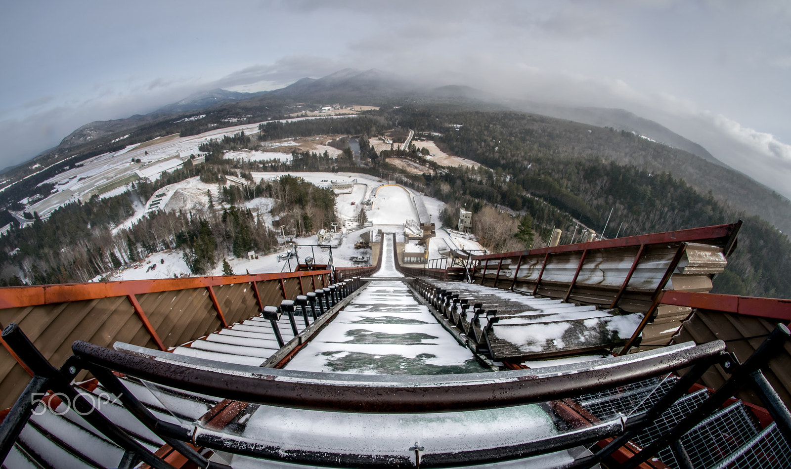 Nikon D3300 + Samyang 8mm F3.5 Aspherical IF MC Fisheye sample photo. Peering over the jump photography