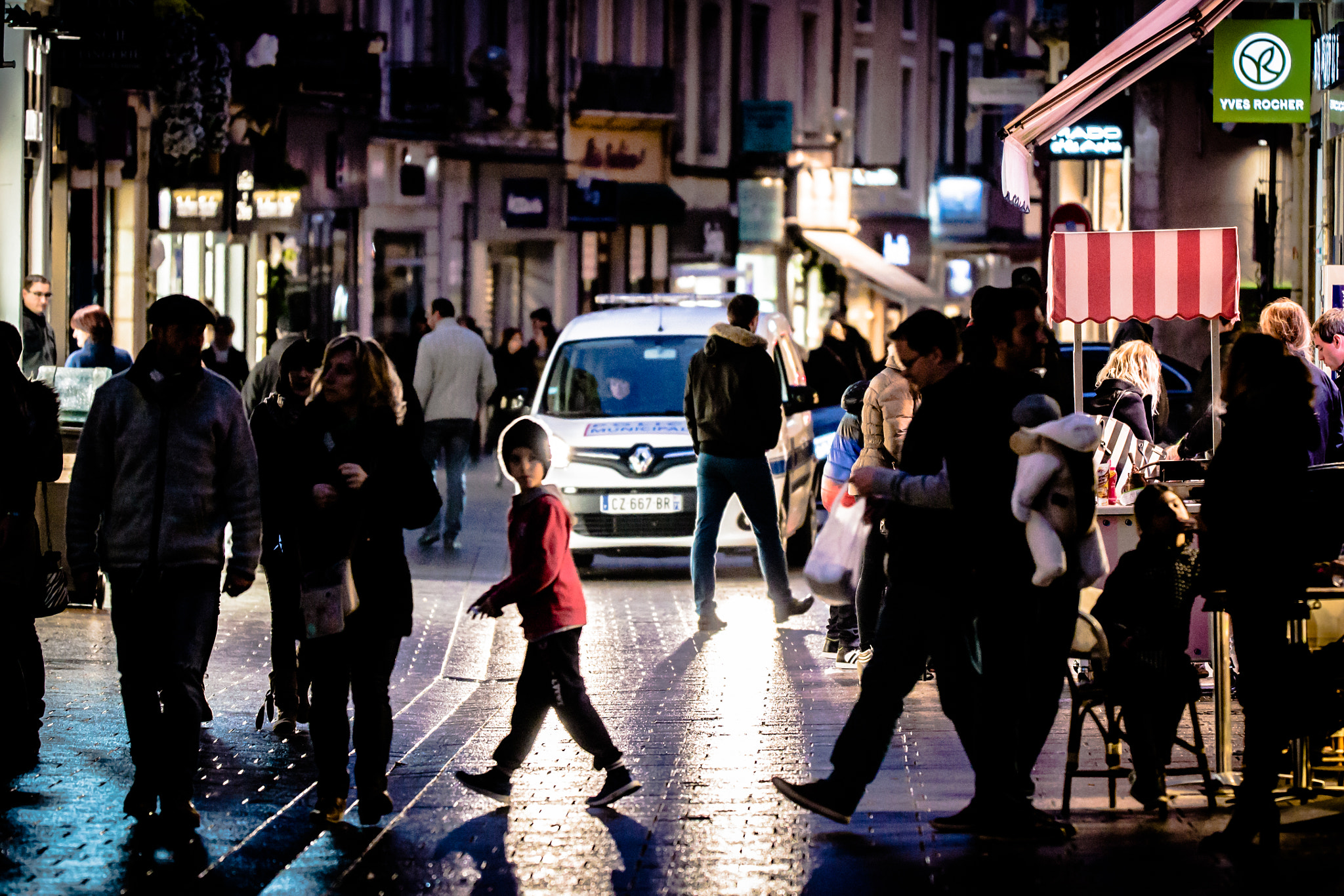 Sigma 150mm F2.8 EX DG OS Macro HSM sample photo. Street scene photography