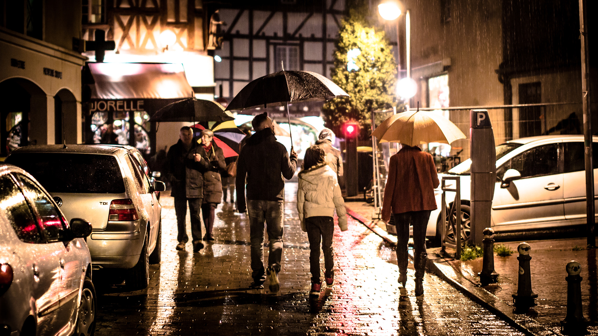 Nikon D3100 + Sigma 50mm F1.4 EX DG HSM sample photo. Street scene photography