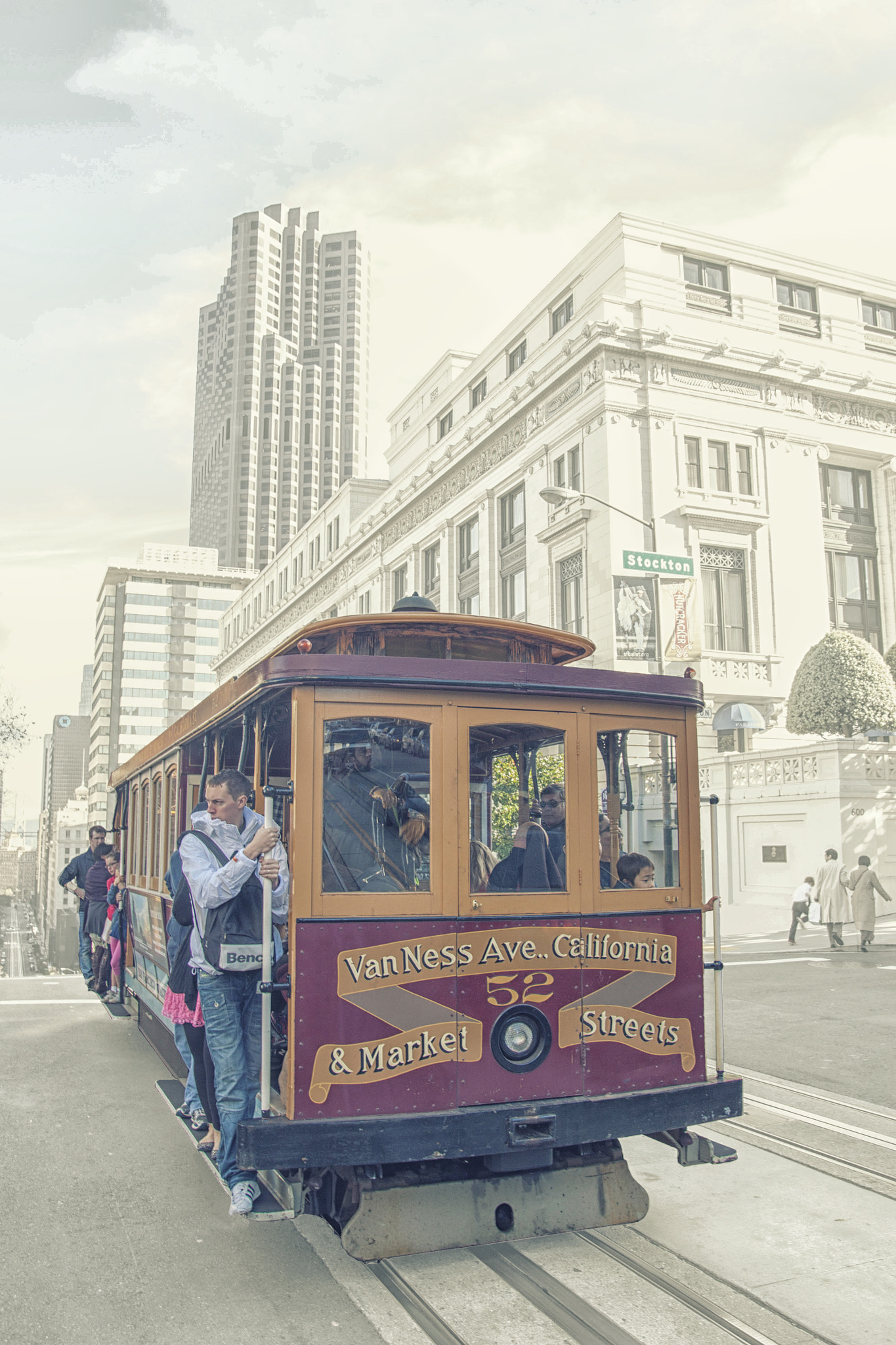 Tamron SP AF 17-50mm F2.8 XR Di II LD Aspherical (IF) sample photo. Cable car - the san francisco treat photography