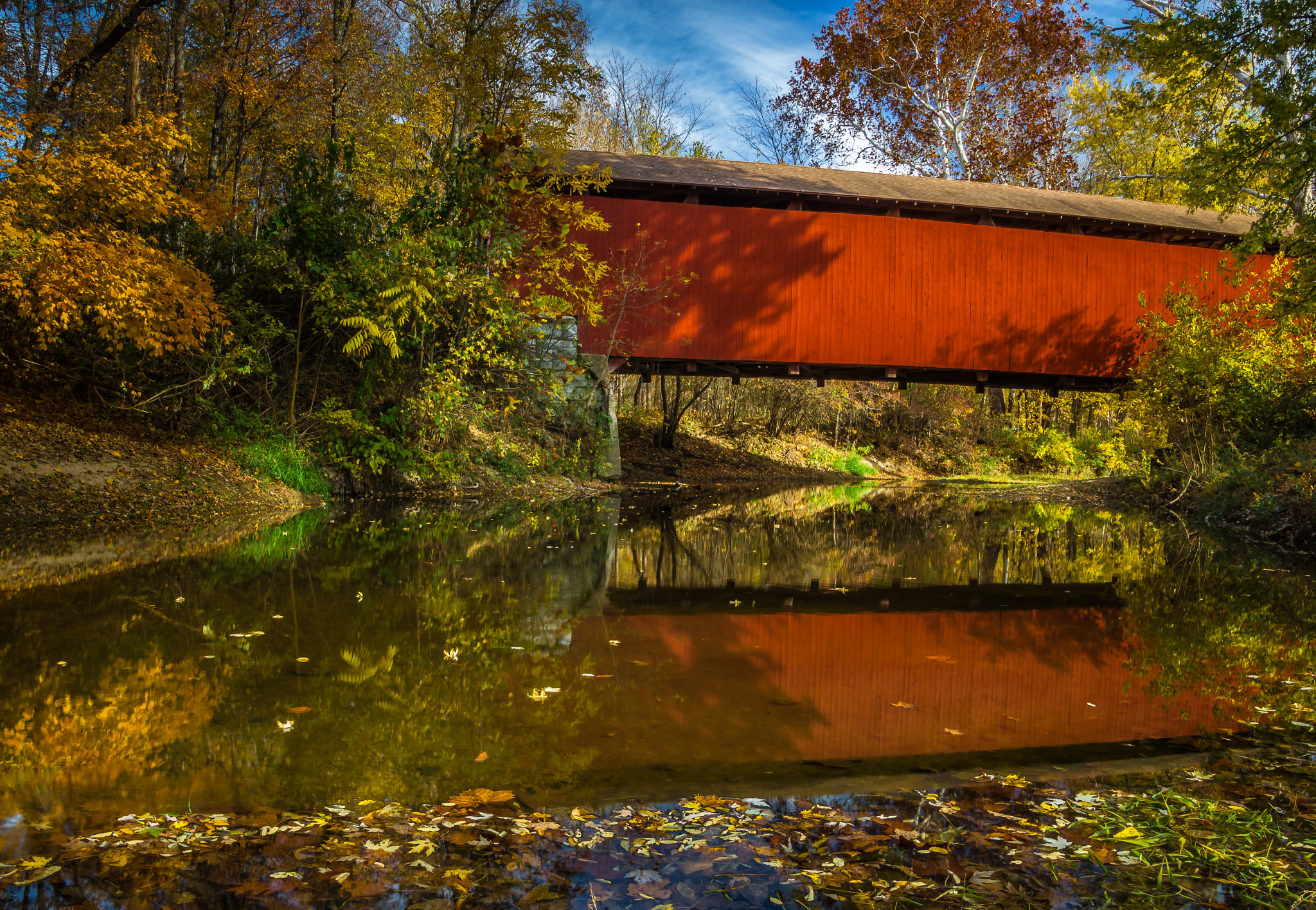 Canon EOS 100D (EOS Rebel SL1 / EOS Kiss X7) sample photo. Covered bridge reflection photography