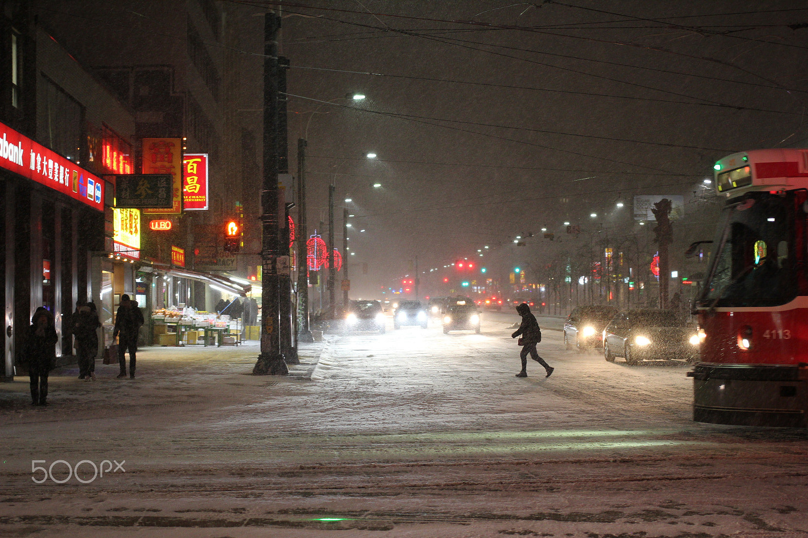 Canon EF 40mm F2.8 STM sample photo. Crossing the street photography