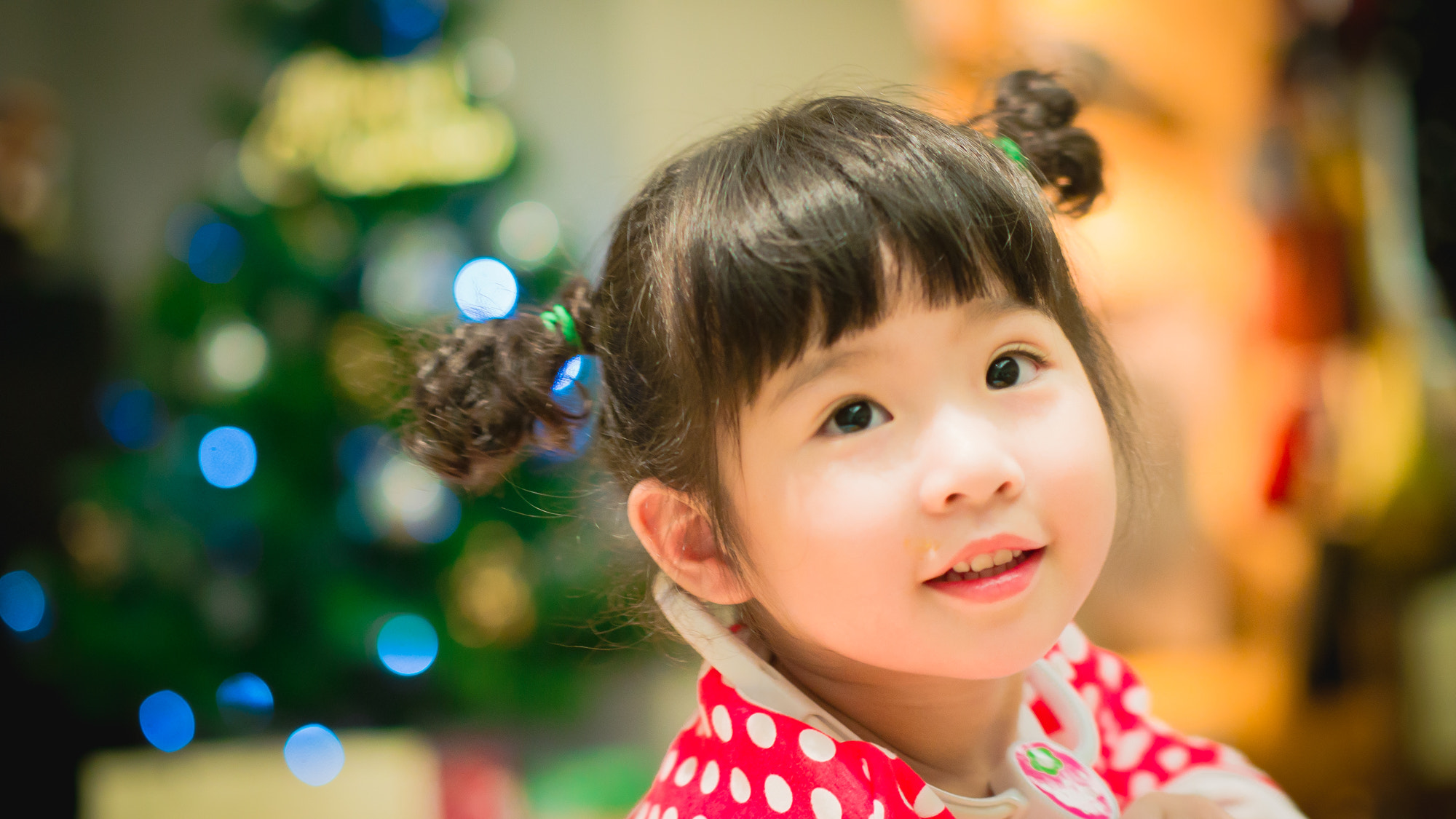 Panasonic Leica DG Nocticron 42.5mm F1.2 ASPH OIS sample photo. Happy present time photography
