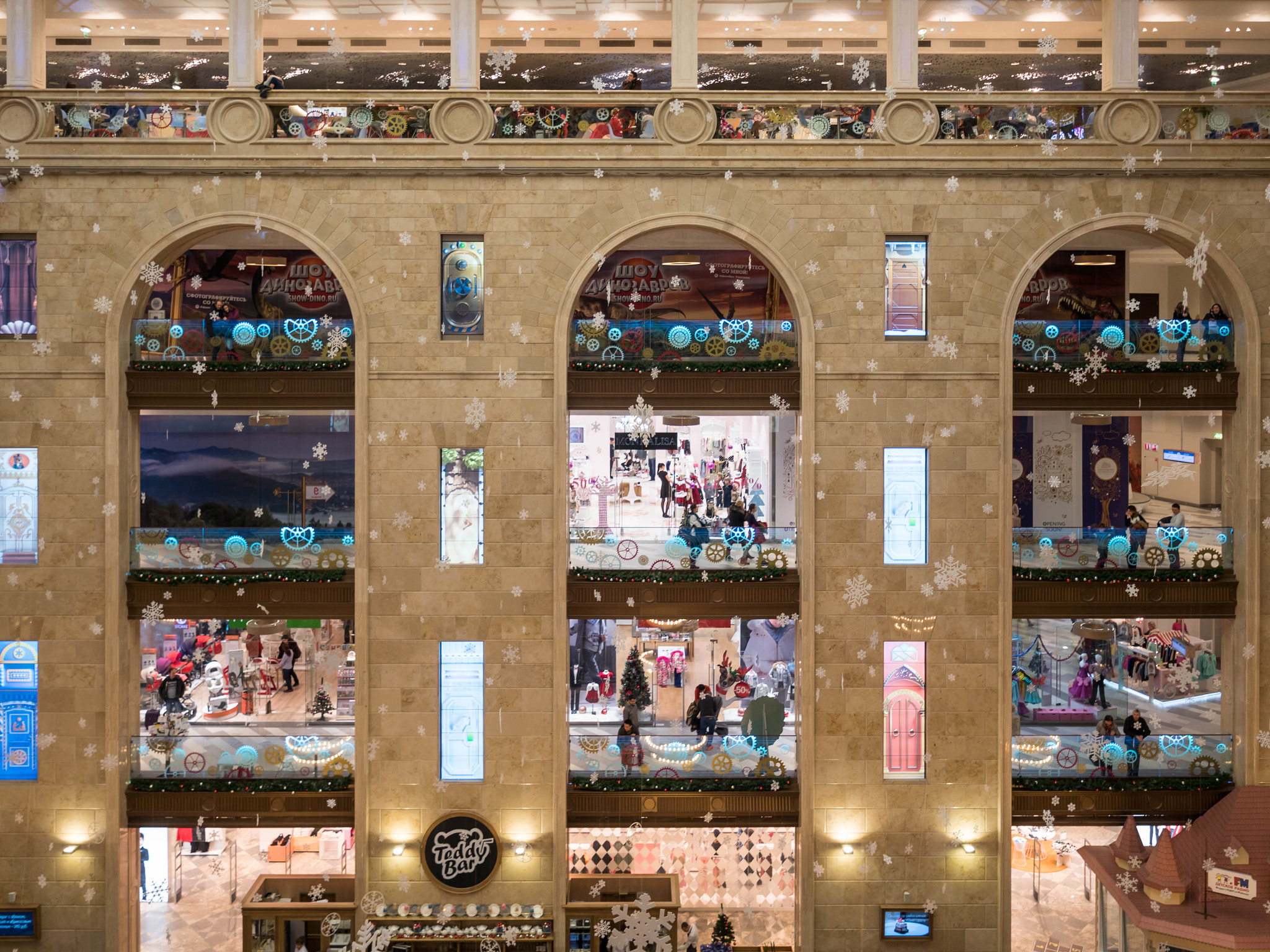 Panasonic Lumix DMC-GH4 + Olympus M.Zuiko Digital ED 7-14mm F2.8 PRO sample photo. Windows photography