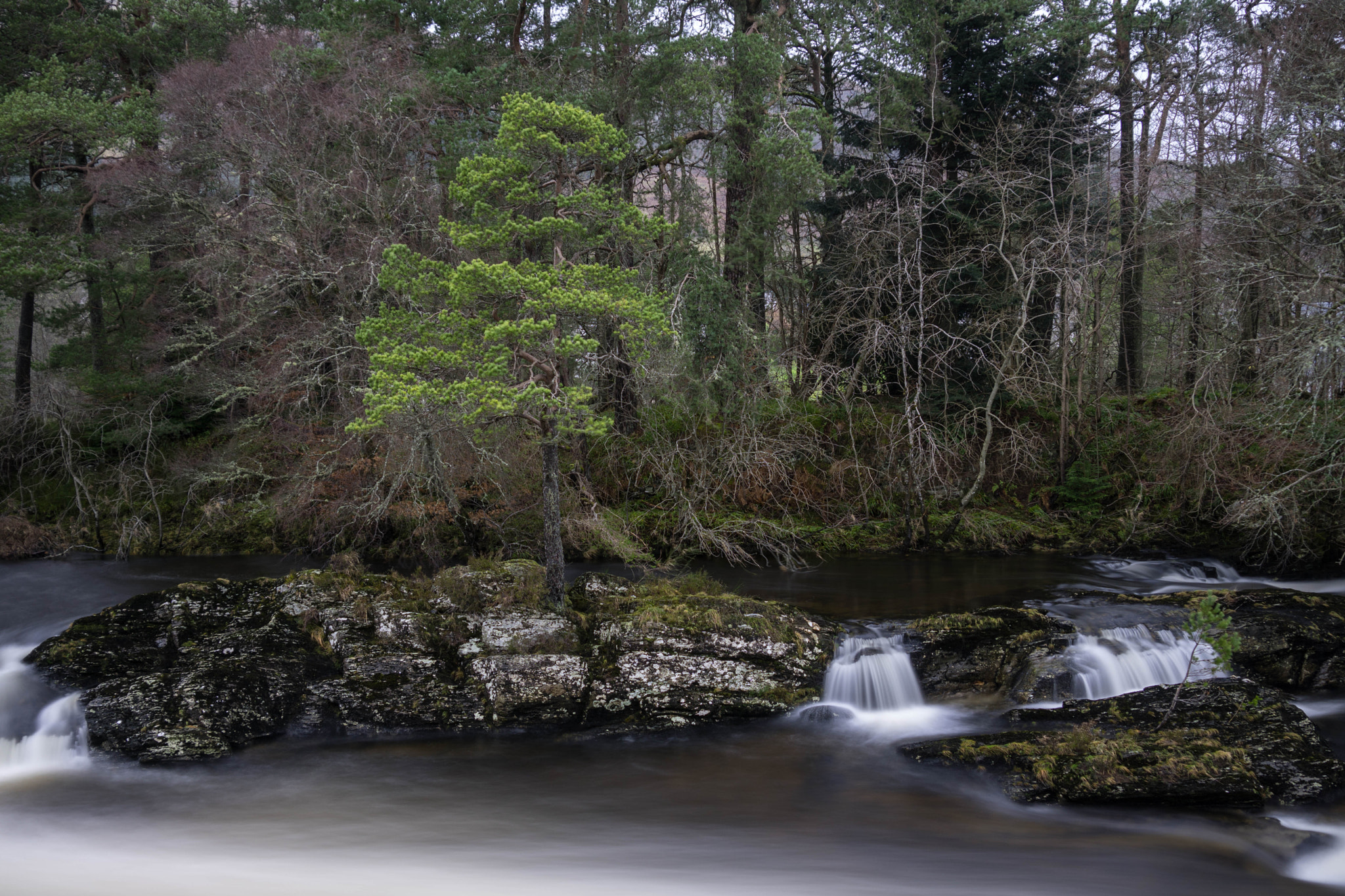 Sony ILCA-77M2 sample photo. Falls of dochart, killin photography