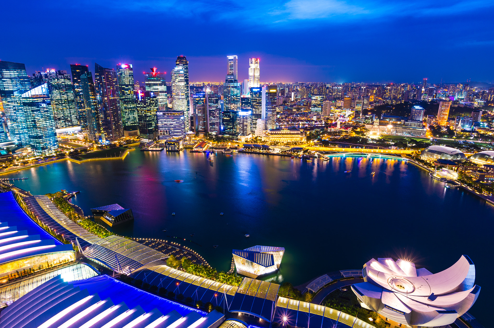 Nikon D4 + Nikon AF-S Nikkor 20mm F1.8G ED sample photo. The marina bay singapore in the blue photography