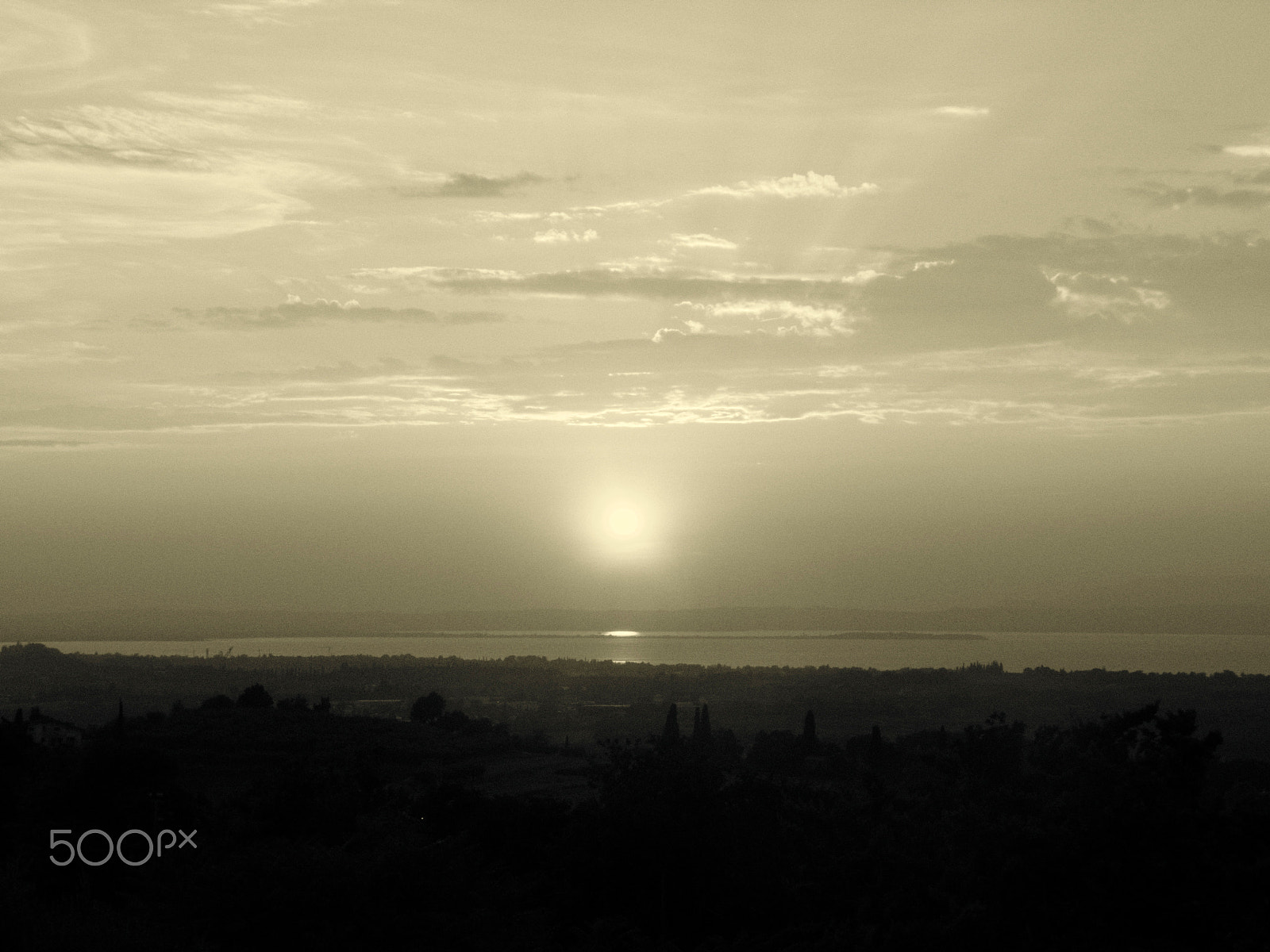 Panasonic Lumix DMC-FZ40 (Lumix DMC-FZ45) sample photo. Sunset over lake garda photography