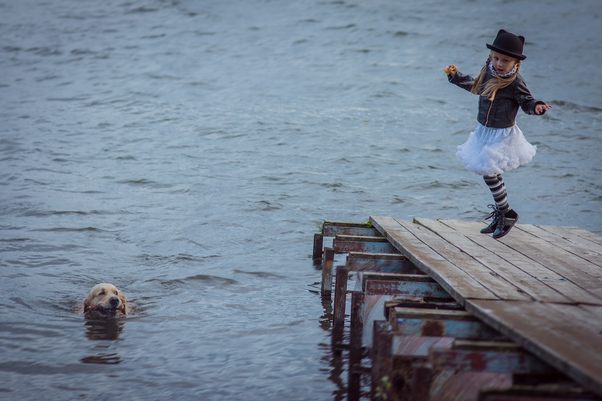 Sigma 85mm F1.4 EX DG HSM sample photo. Girl and dog photography
