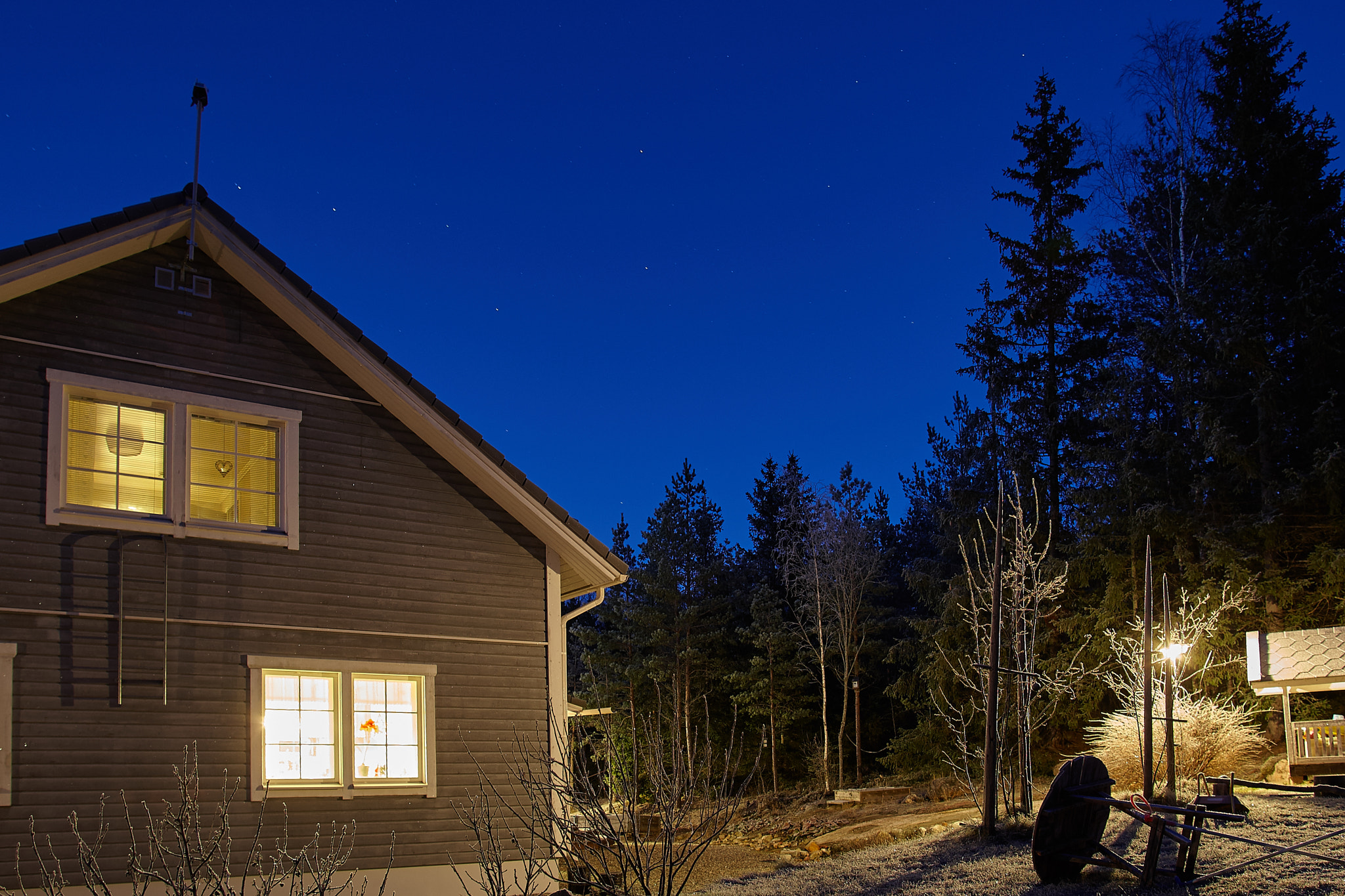 Canon EF 20-35mm f/2.8L sample photo. Plough above roof photography