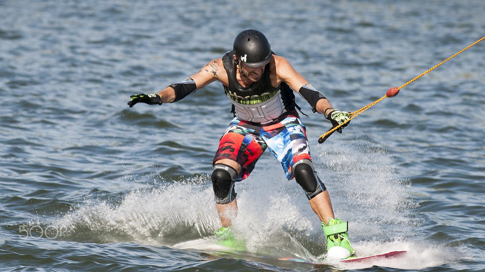 Nikon AF-S Nikkor 300mm F2.8G ED-IF VR sample photo. Surfing photography