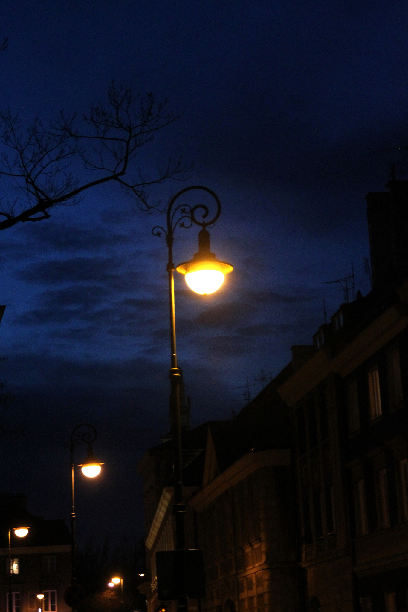 Canon EF 28-90mm f/4-5.6 sample photo. Light old town photography